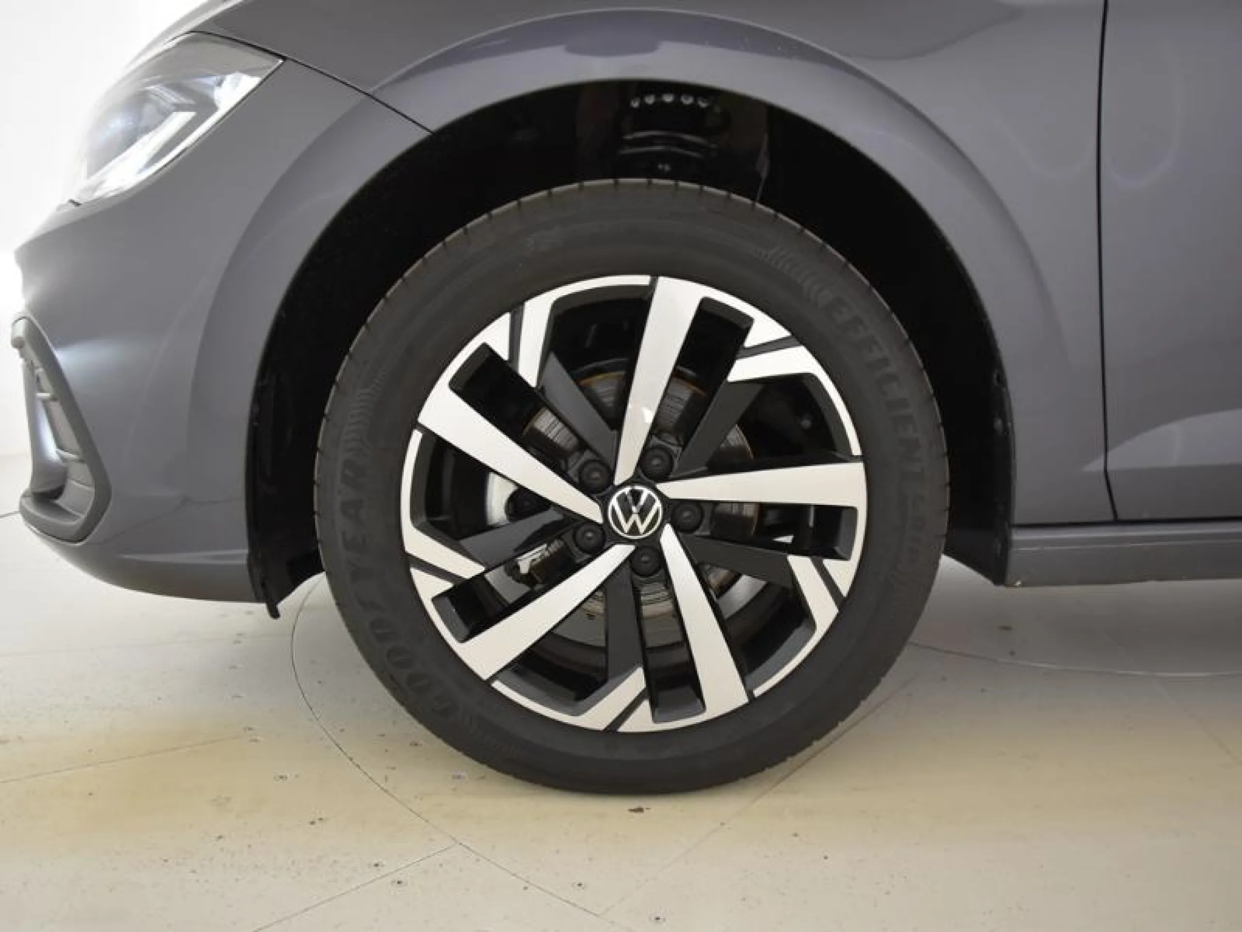 VOLKSWAGEN POLO POLO MÁS 1.0 TSI 70 KW (95 CV)  5 VEL. - Foto 9