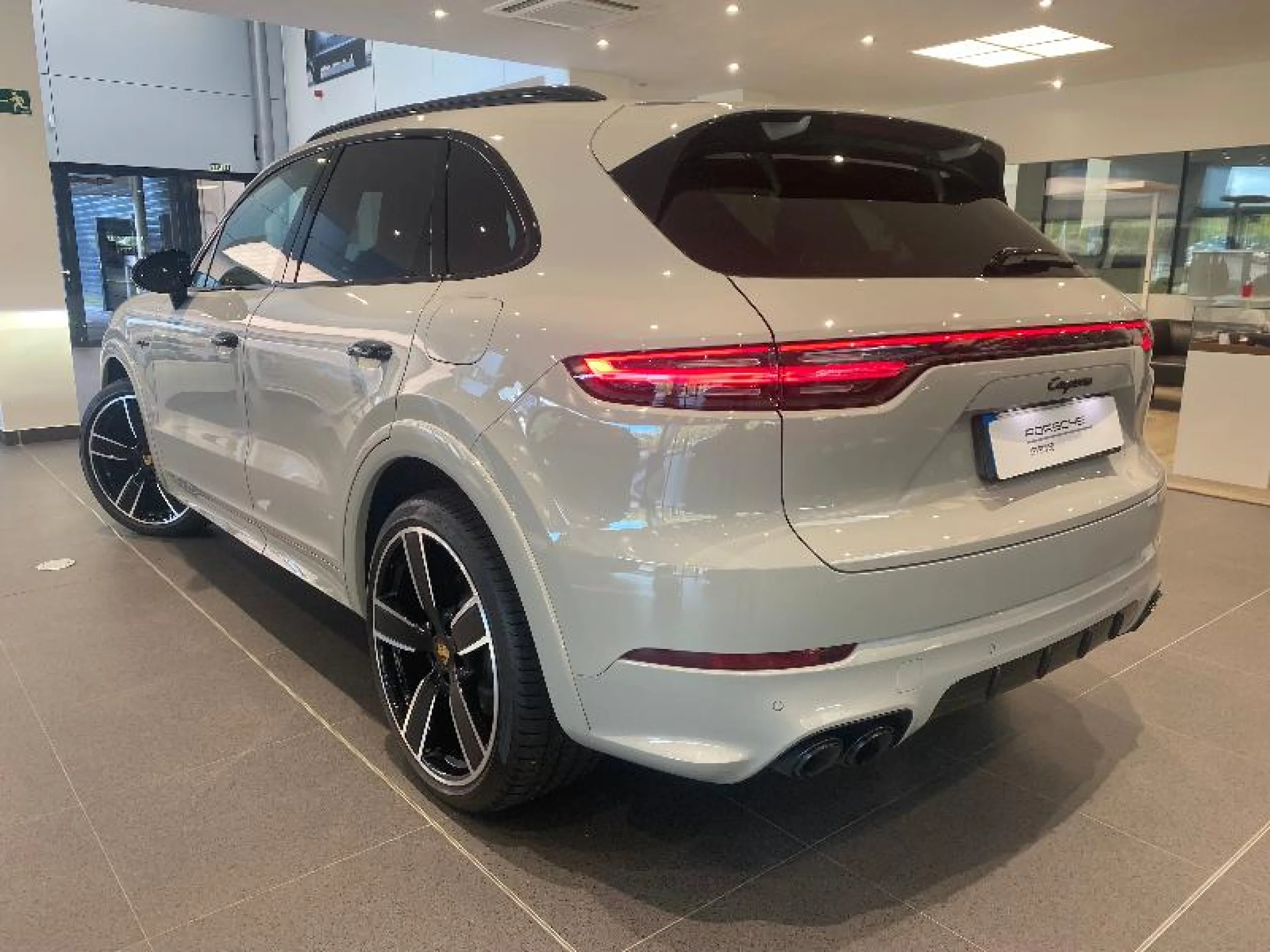 PORSCHE CAYENNE E HYBRID PLATINUM EDITION - Foto 3
