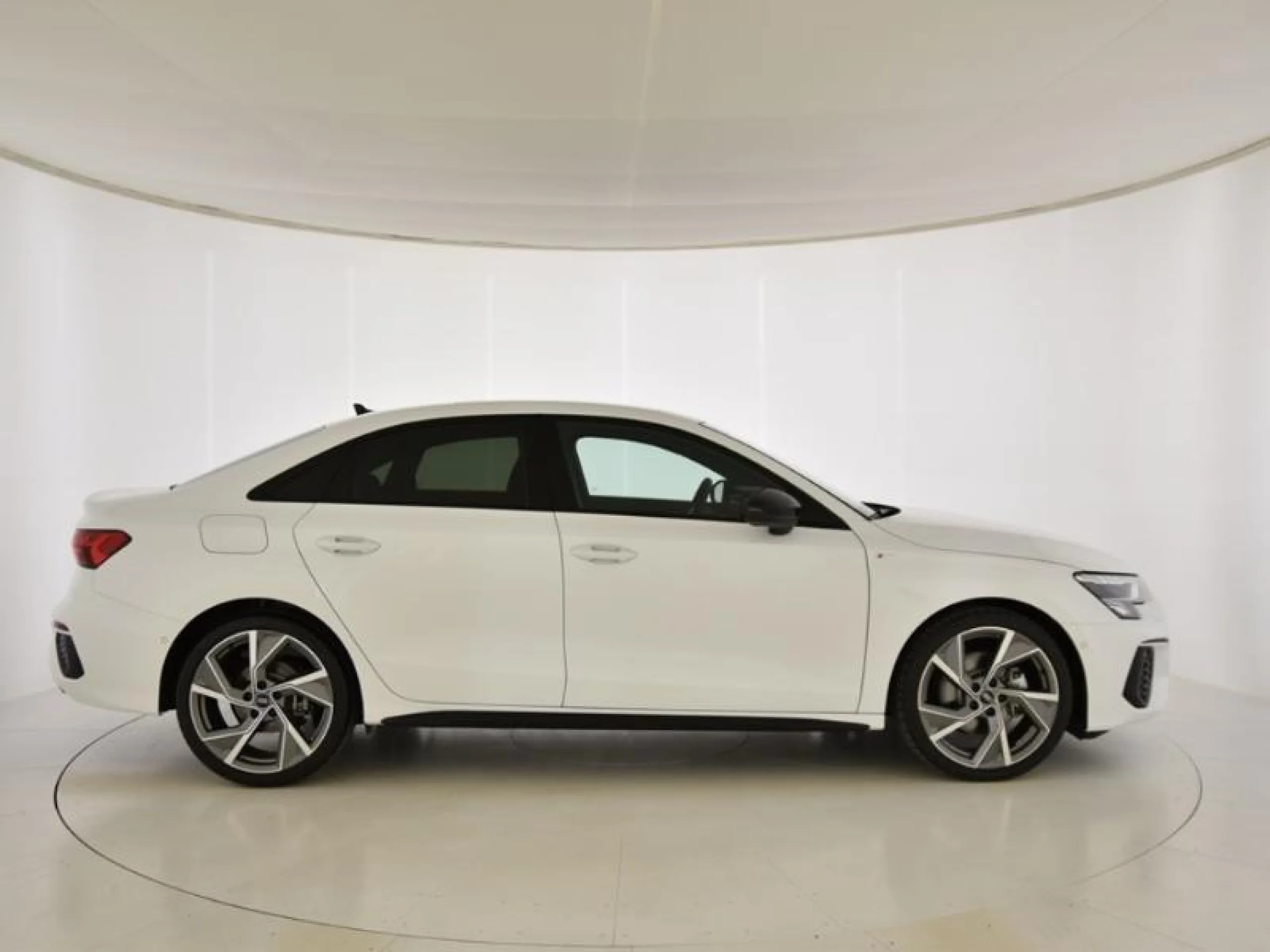 AUDI A3 SEDAN BLACK LINE 35 TDI 110KW S TRONIC - Foto 3