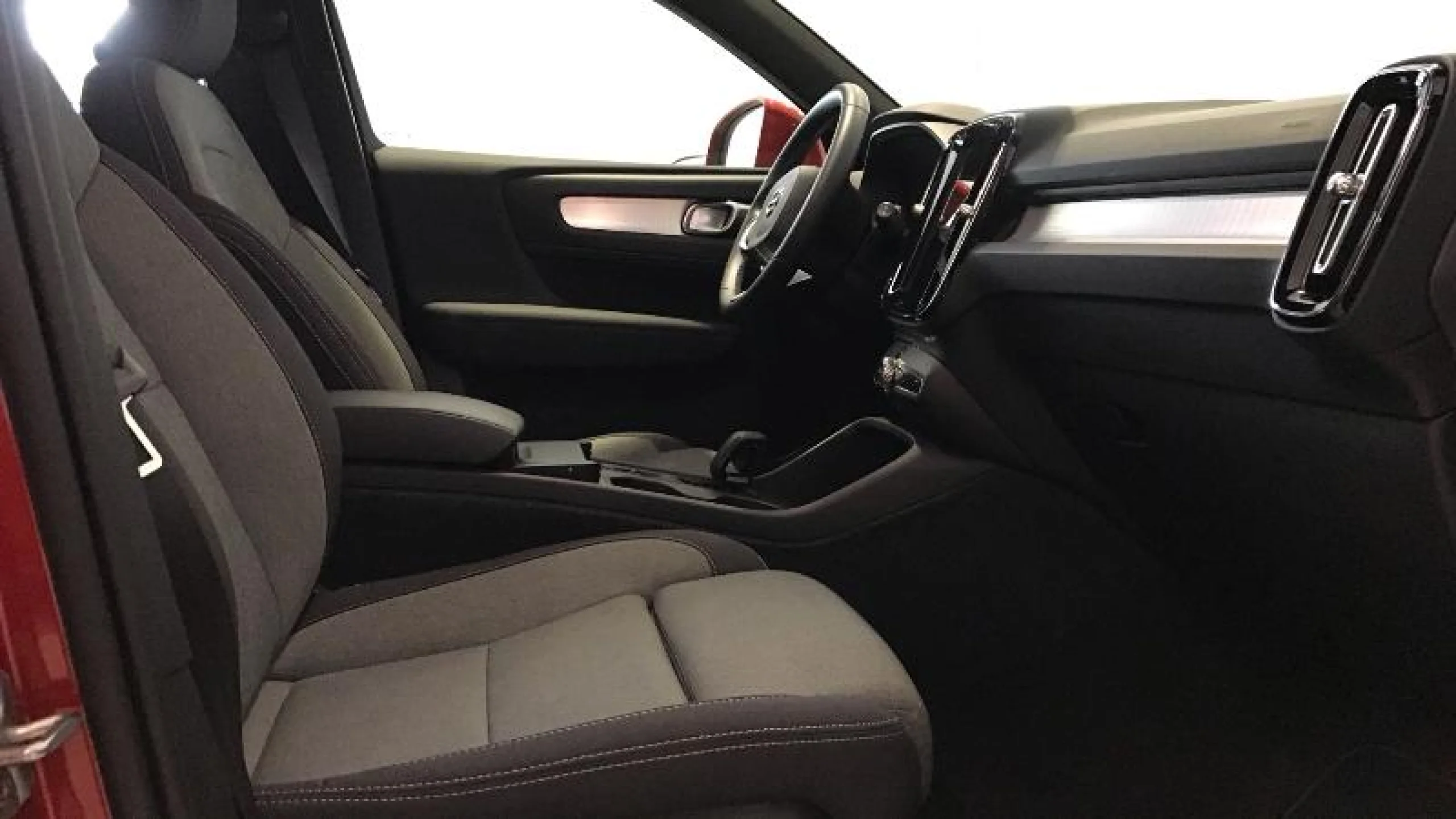 VOLVO XC40 2.0 B3 G CORE AUTO - Foto 8