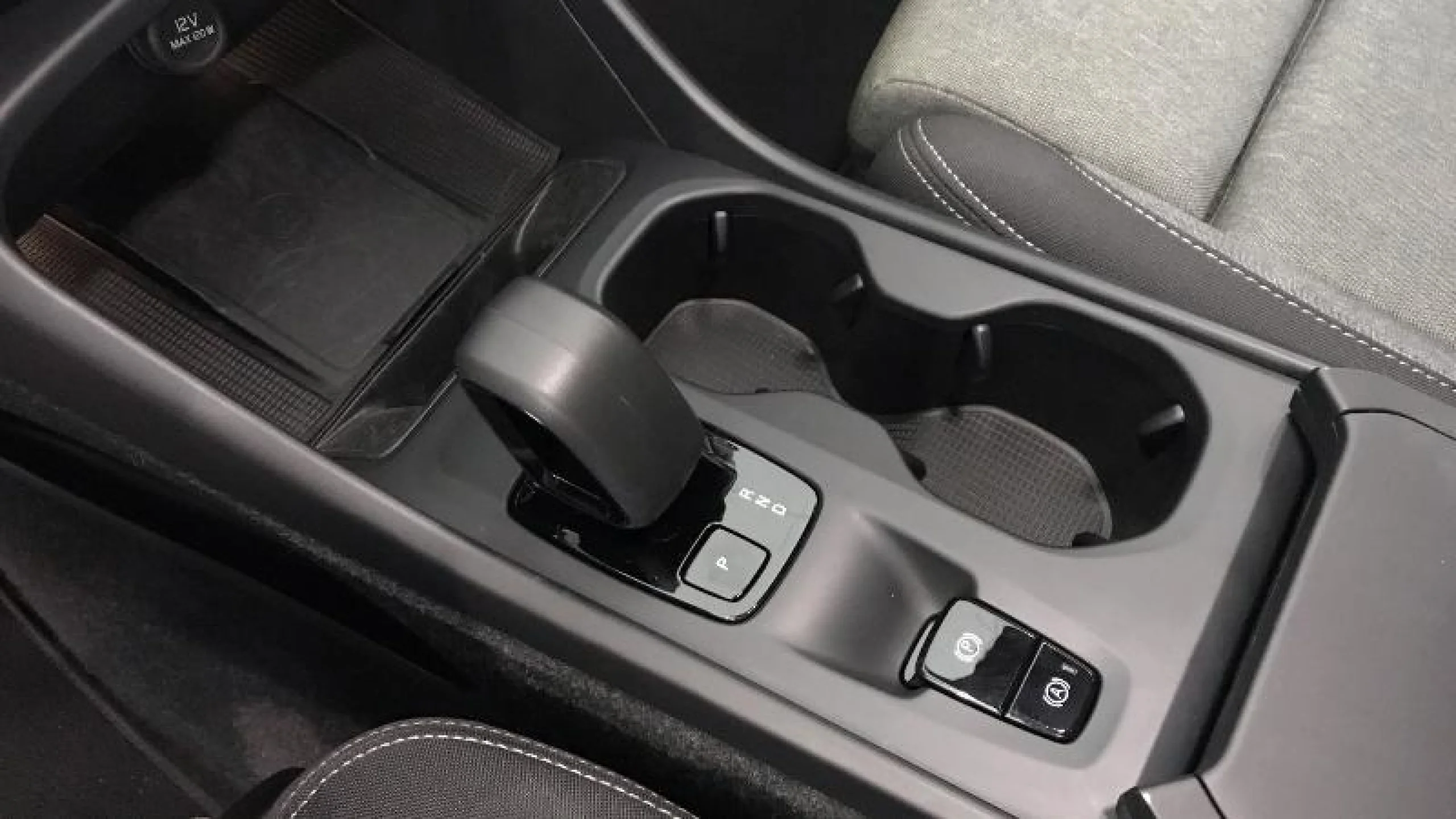 VOLVO XC40 2.0 B3 G CORE AUTO - Foto 16