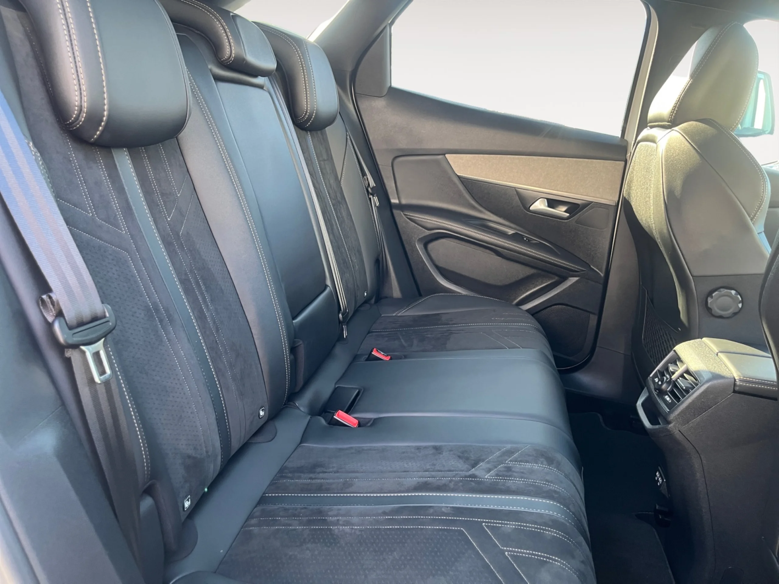 PEUGEOT 3008 1.2 PURETECH 96KW (130CV) S&S GT - Foto 6