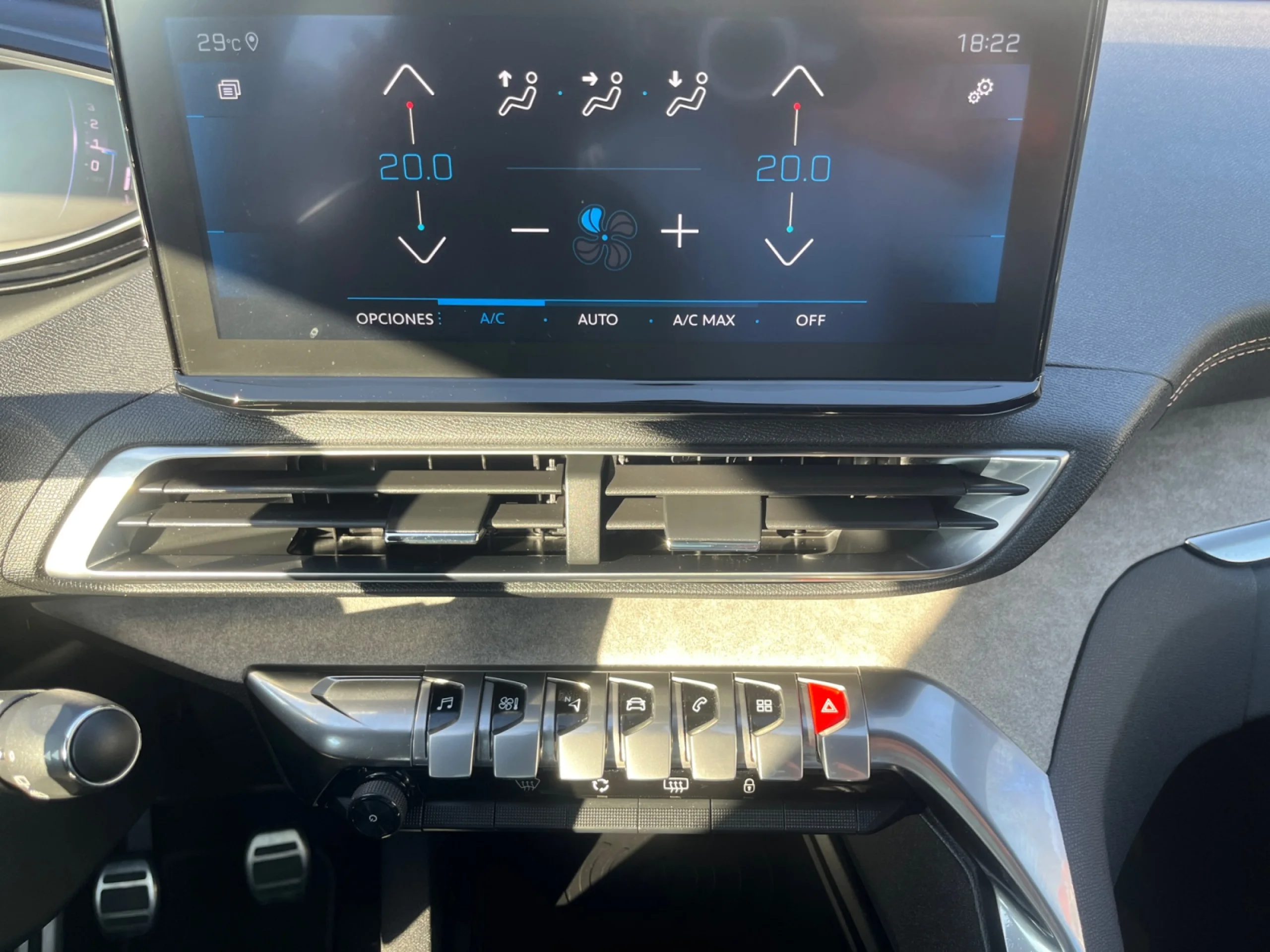 PEUGEOT 3008 1.2 PURETECH 96KW (130CV) S&S GT - Foto 17