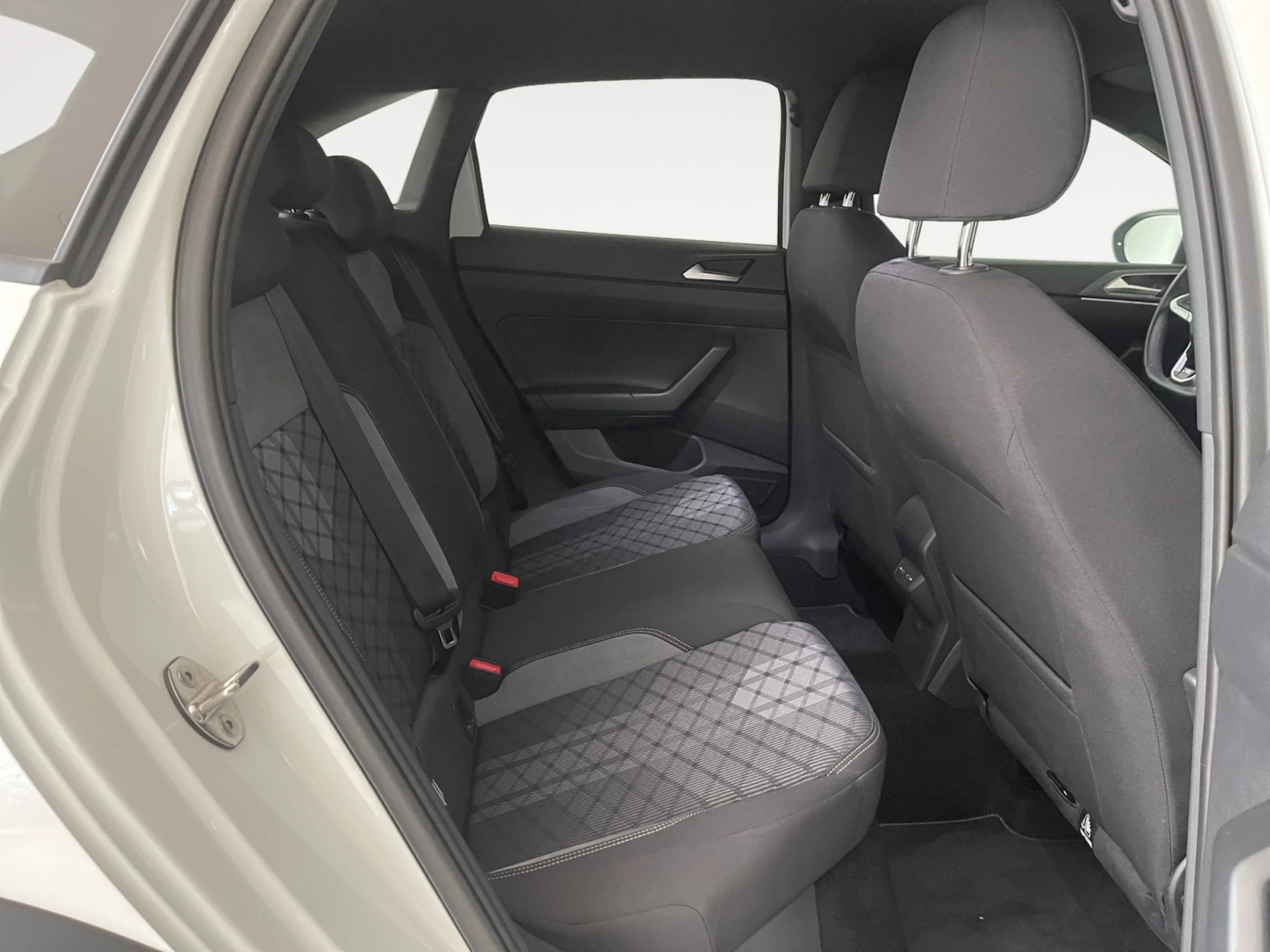 VOLKSWAGEN TAIGO TAIGO R LINE 1.0 TSI 81 KW (110 CV )  6 VEL. - Foto 6