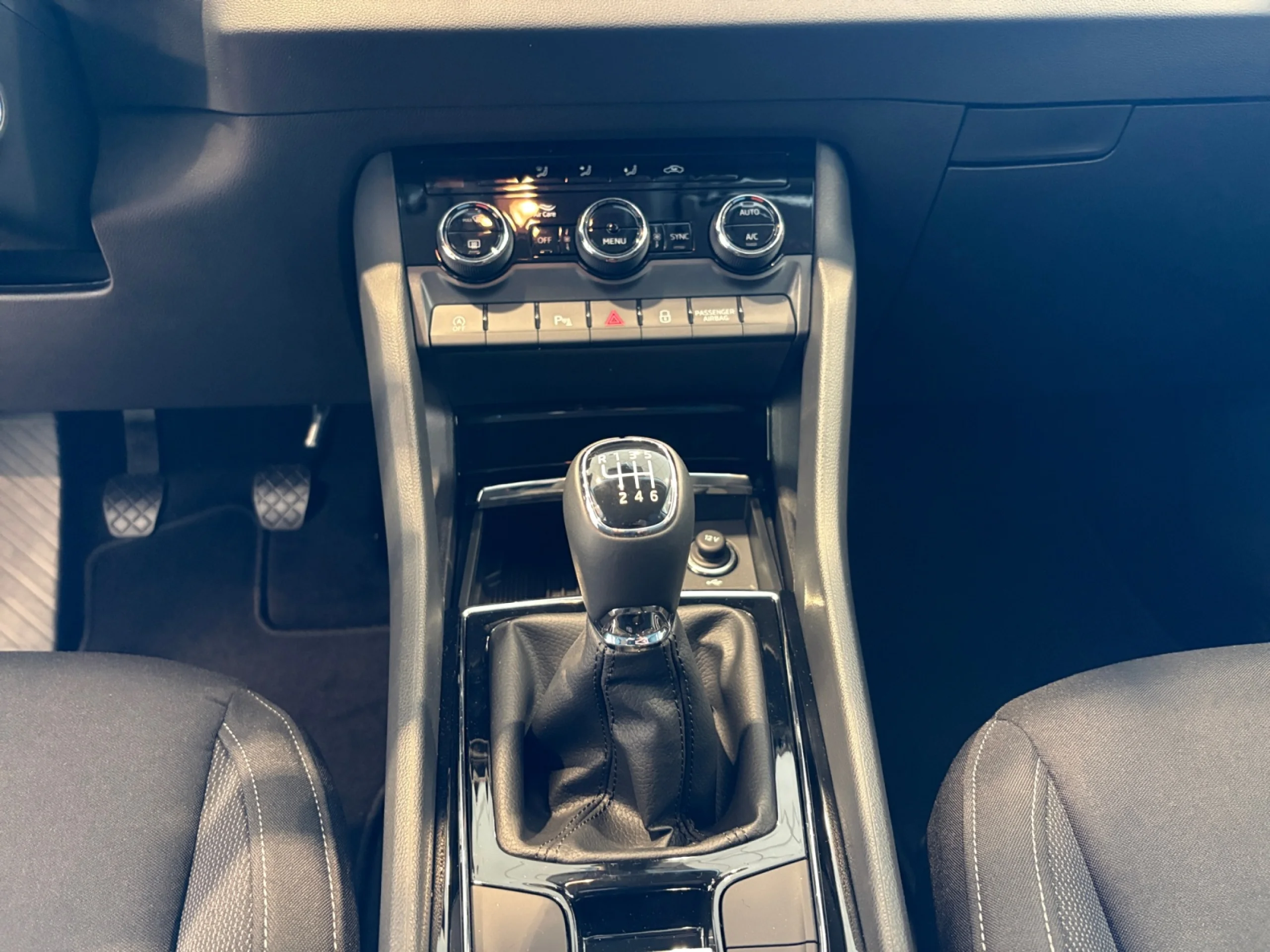 SKODA KAROQ 1.5 TSI 110KW (150CV) ACT SELECTION - Foto 10