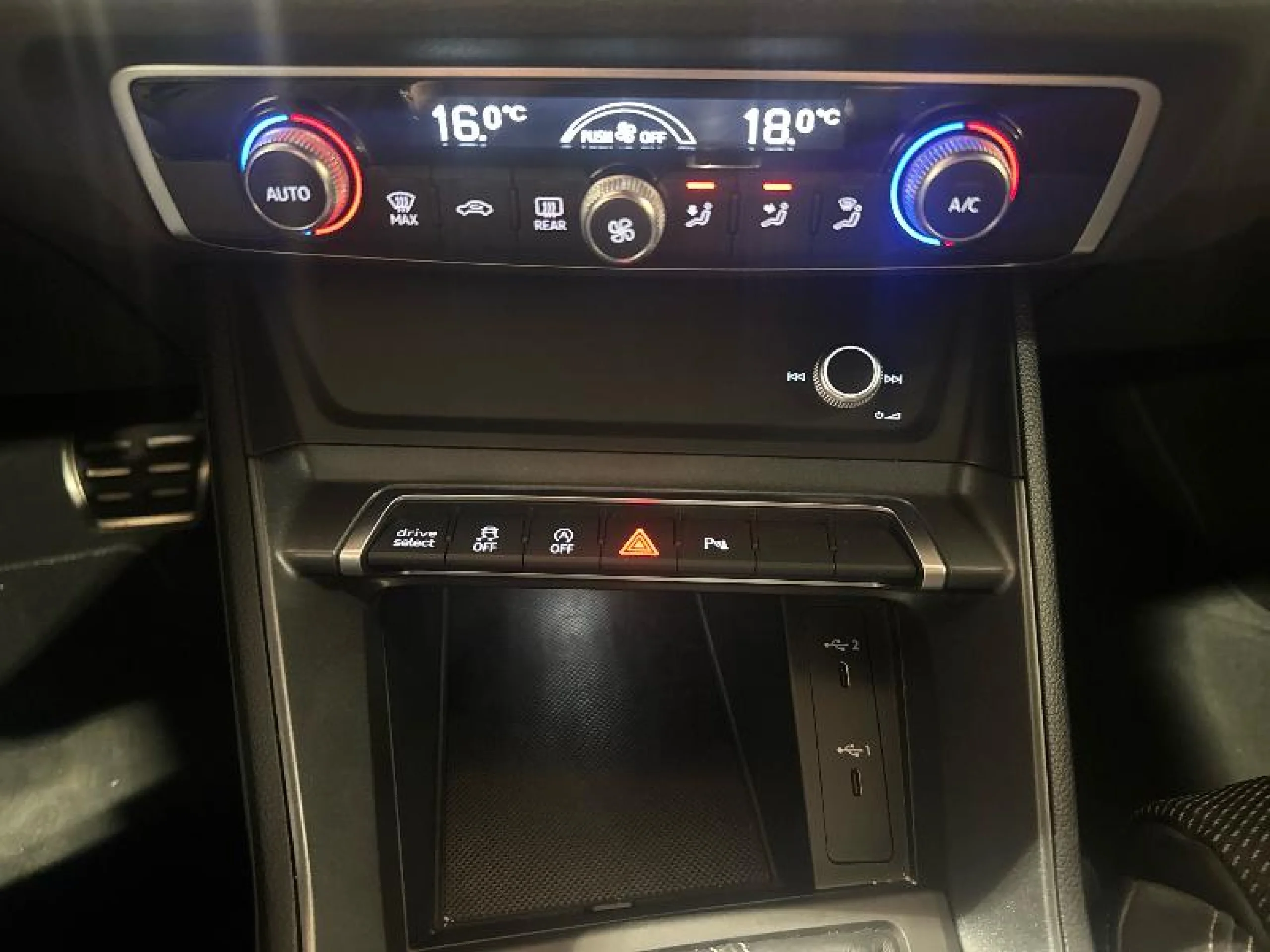 AUDI Q3 BLACK LINE 35 TDI 110KW (150CV) S TRONIC - Foto 16