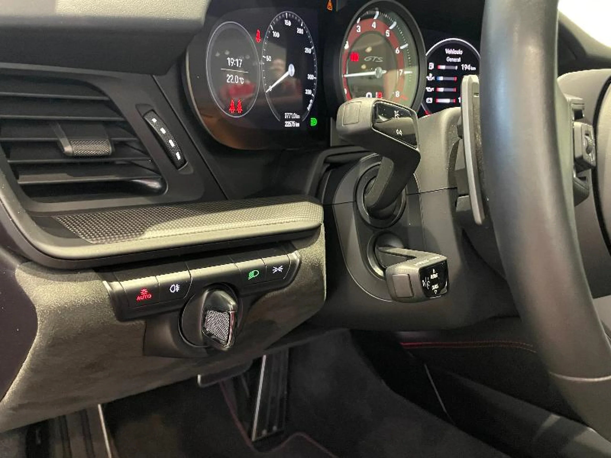 PORSCHE 911 CARRERA 4 GTS COUPÉ - Foto 26