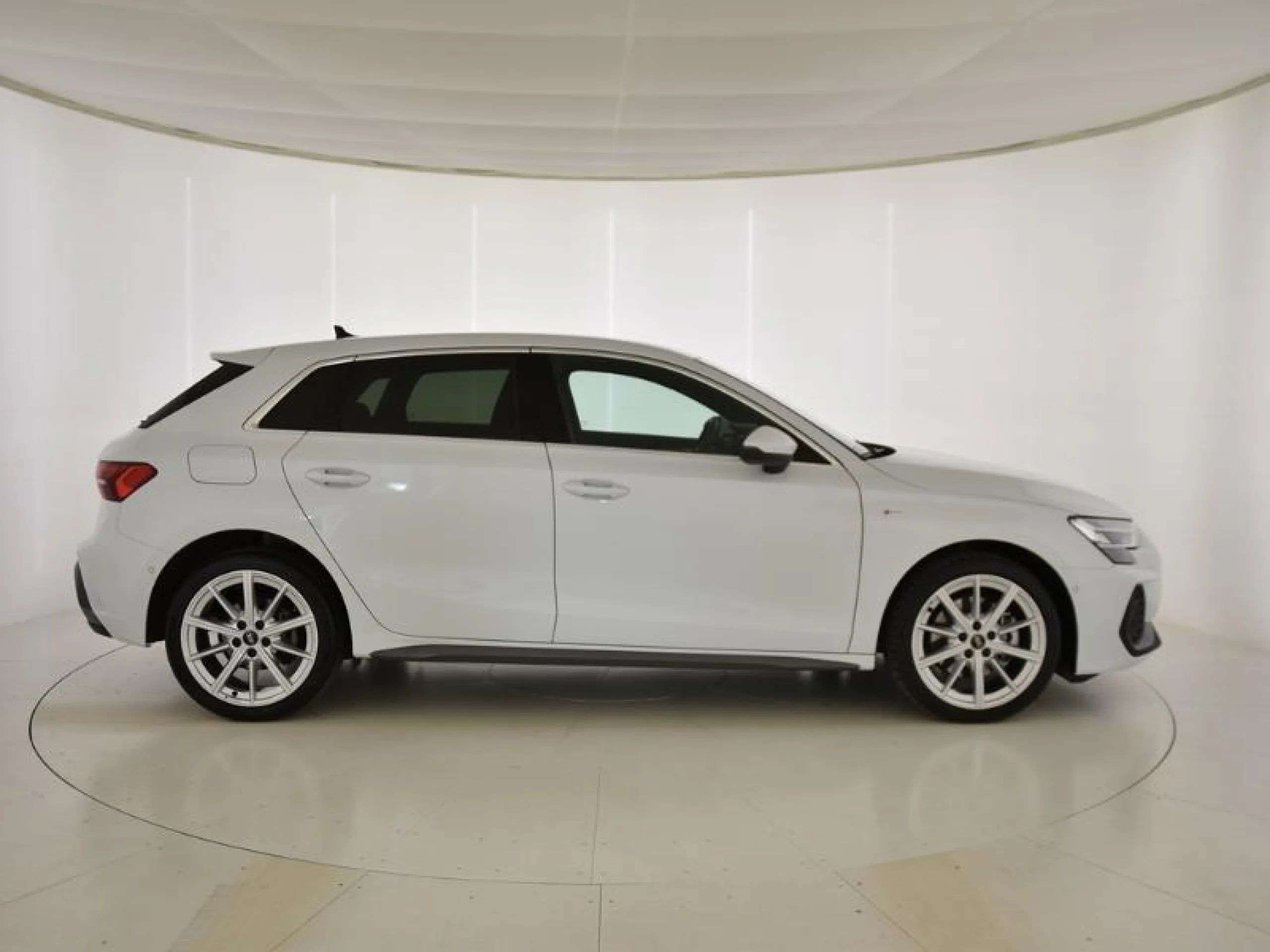 AUDI A3 SPORTBACK S LINE TFSI E 150KW S TRONIC - Foto 3