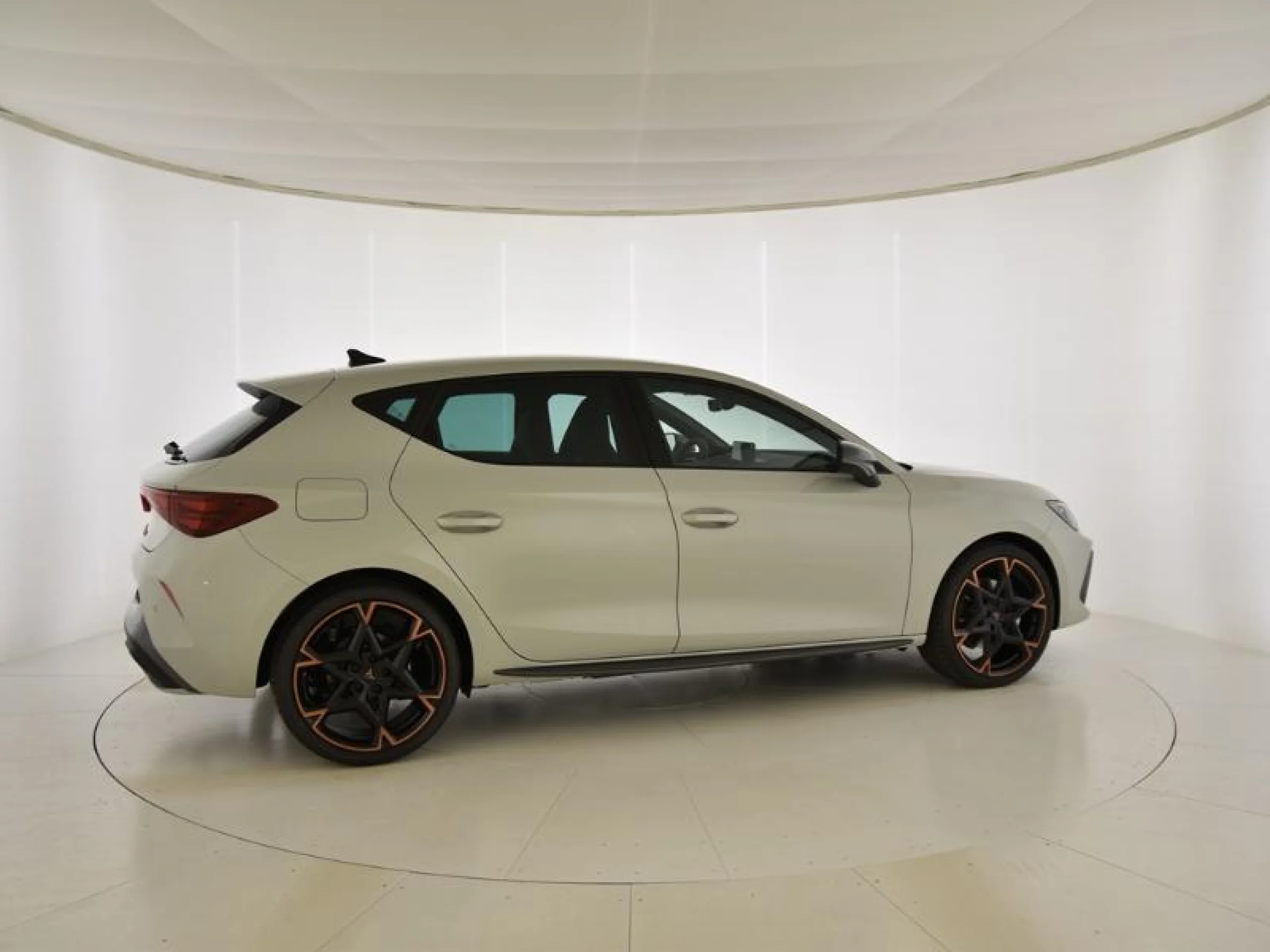 CUPRA LEON 1.5 ETSI 110KW (150CV) DSG - Foto 2