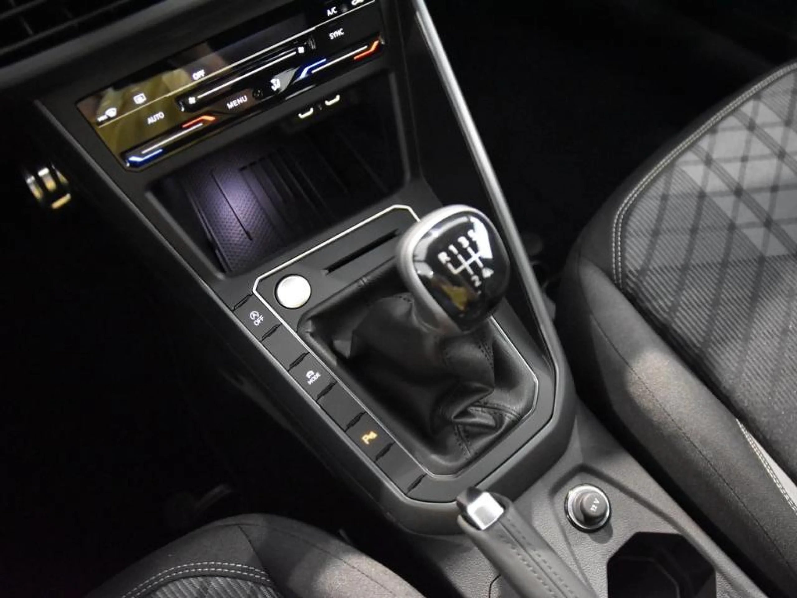 VOLKSWAGEN POLO POLO R LINE 1.0 TSI 70 KW (95 CV)  5 VEL. - Foto 10