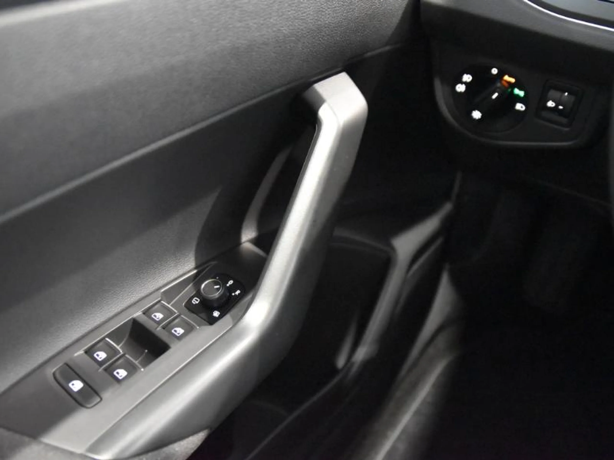 VOLKSWAGEN POLO POLO R LINE 1.0 TSI 70 KW (95 CV)  5 VEL. - Foto 17