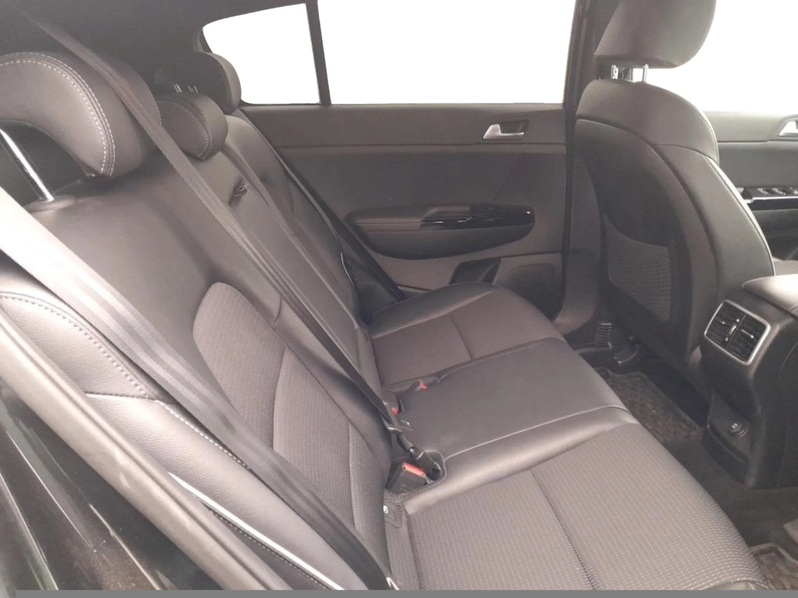 KIA SPORTAGE 1.6 MHEV GT LINE ESSENTIAL 136CV DCT 4X2 - Foto 5