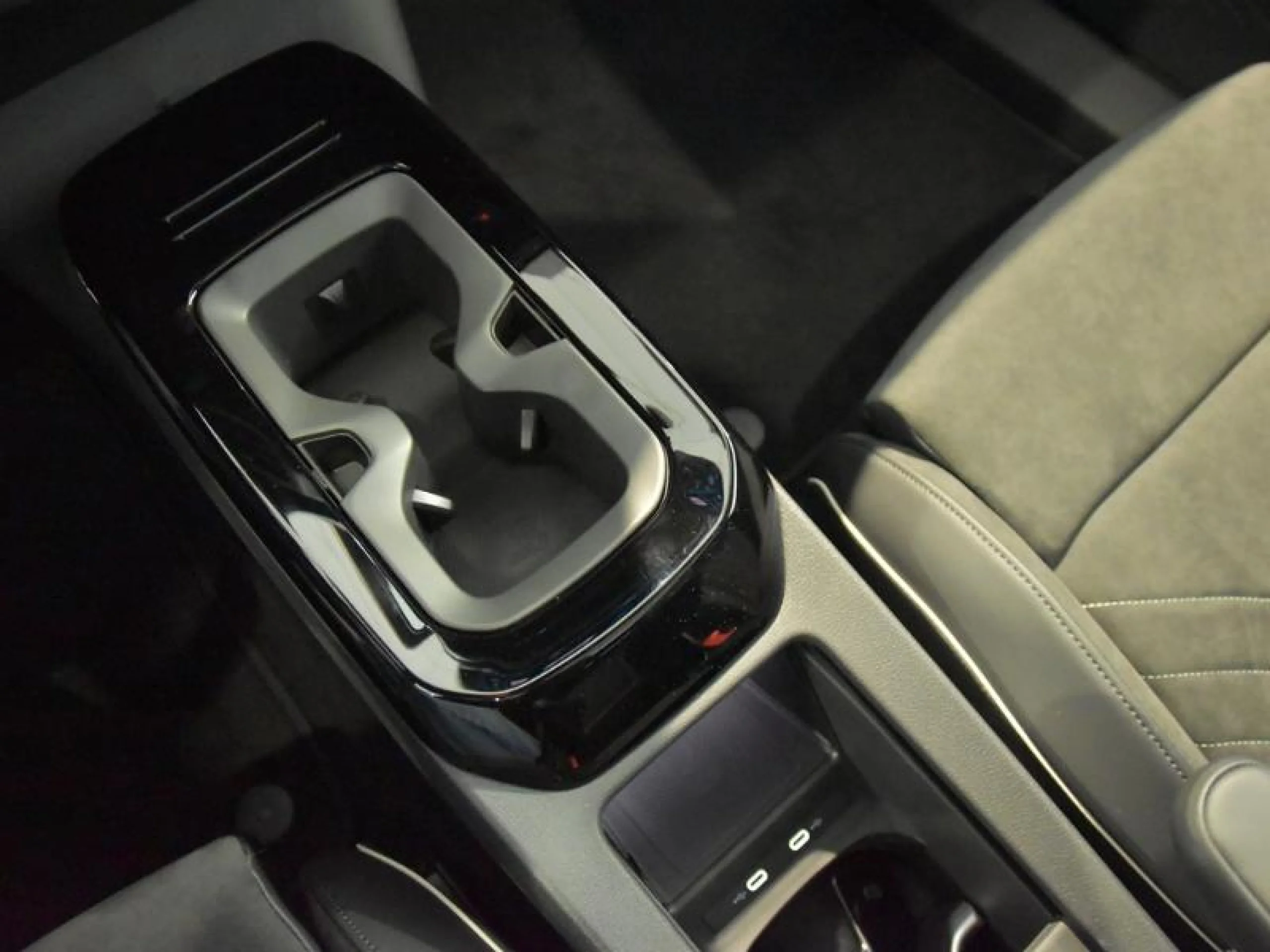 VOLKSWAGEN ID.4 ID.4 PRO BLACK PRO BLACK 210 KW (286 CV) 77 KWH AUTOMÁTICO 1 VEL. - Foto 14