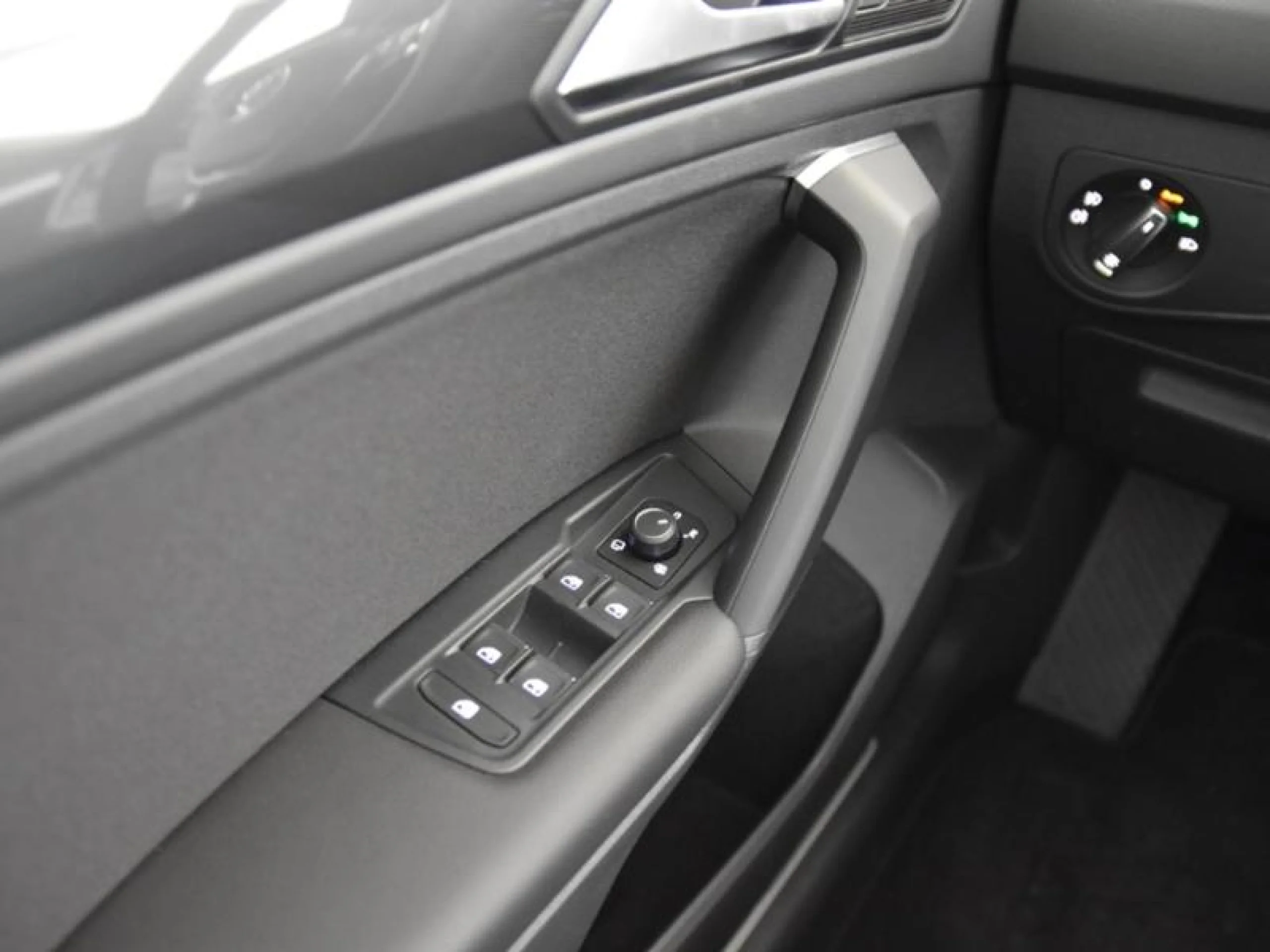 VOLKSWAGEN TIGUAN SPORT 2.0 TDI 110KW (150CV) - Foto 17