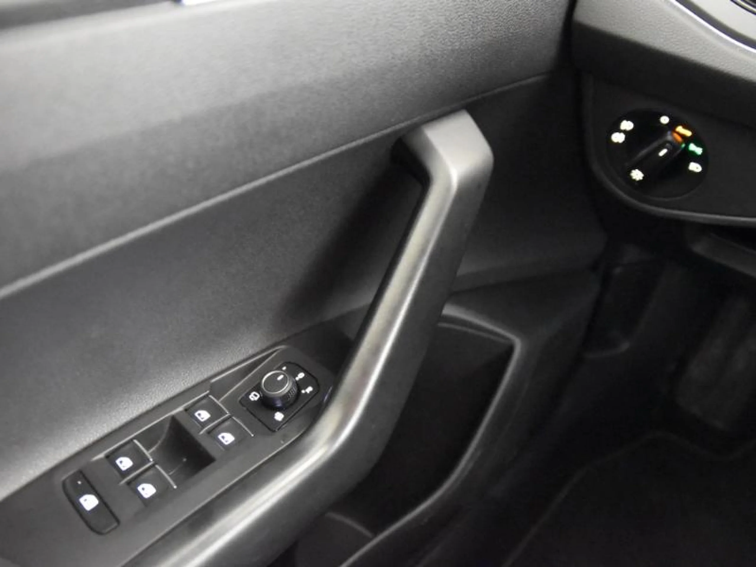 VOLKSWAGEN TAIGO R LINE 1.0 TSI 85KW (115CV) DSG - Foto 16