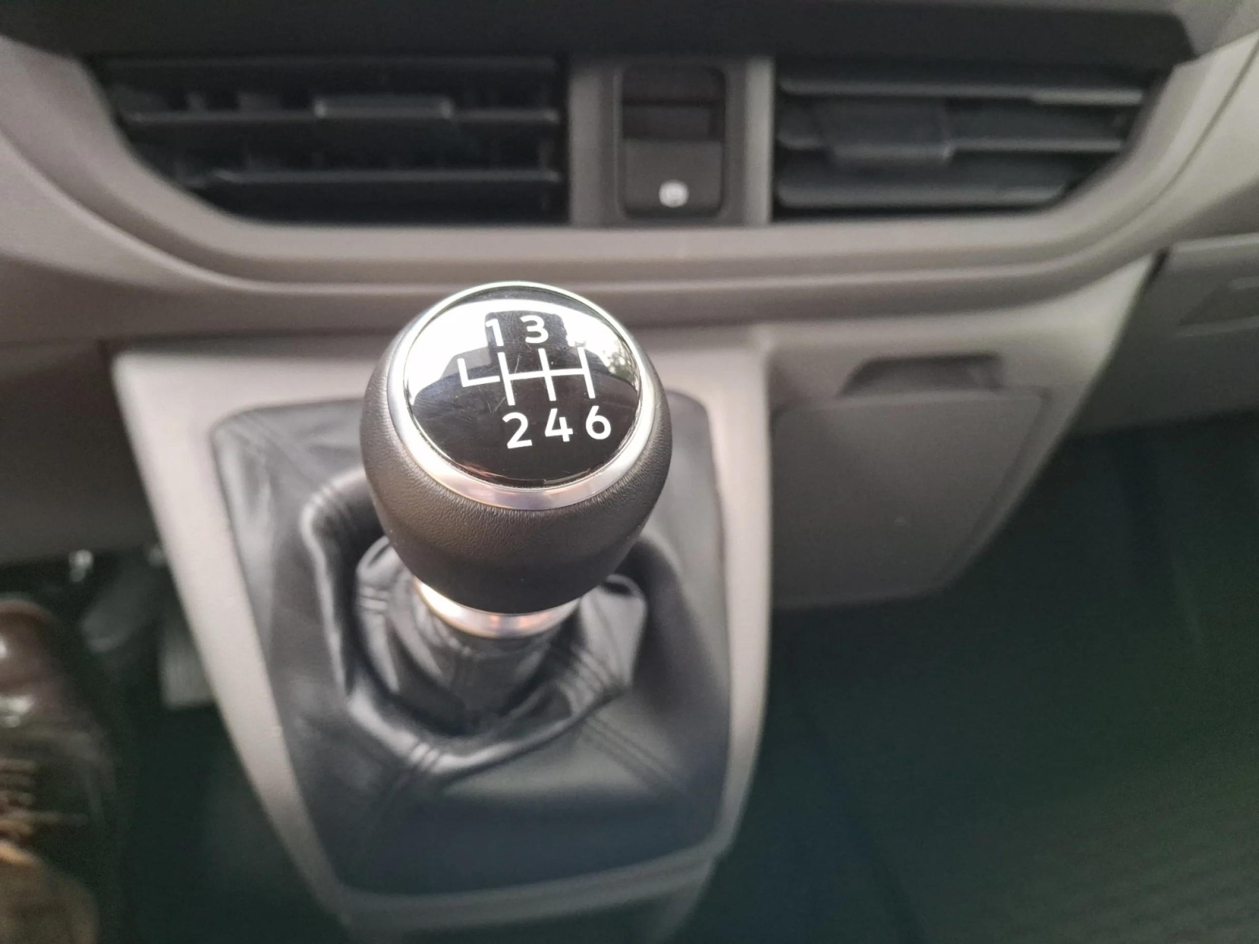 VOLKSWAGEN CARAVELLE BATALLA CORTA  2.0 TDI 81 KW (110 CV) 6 VEL. - Foto 13