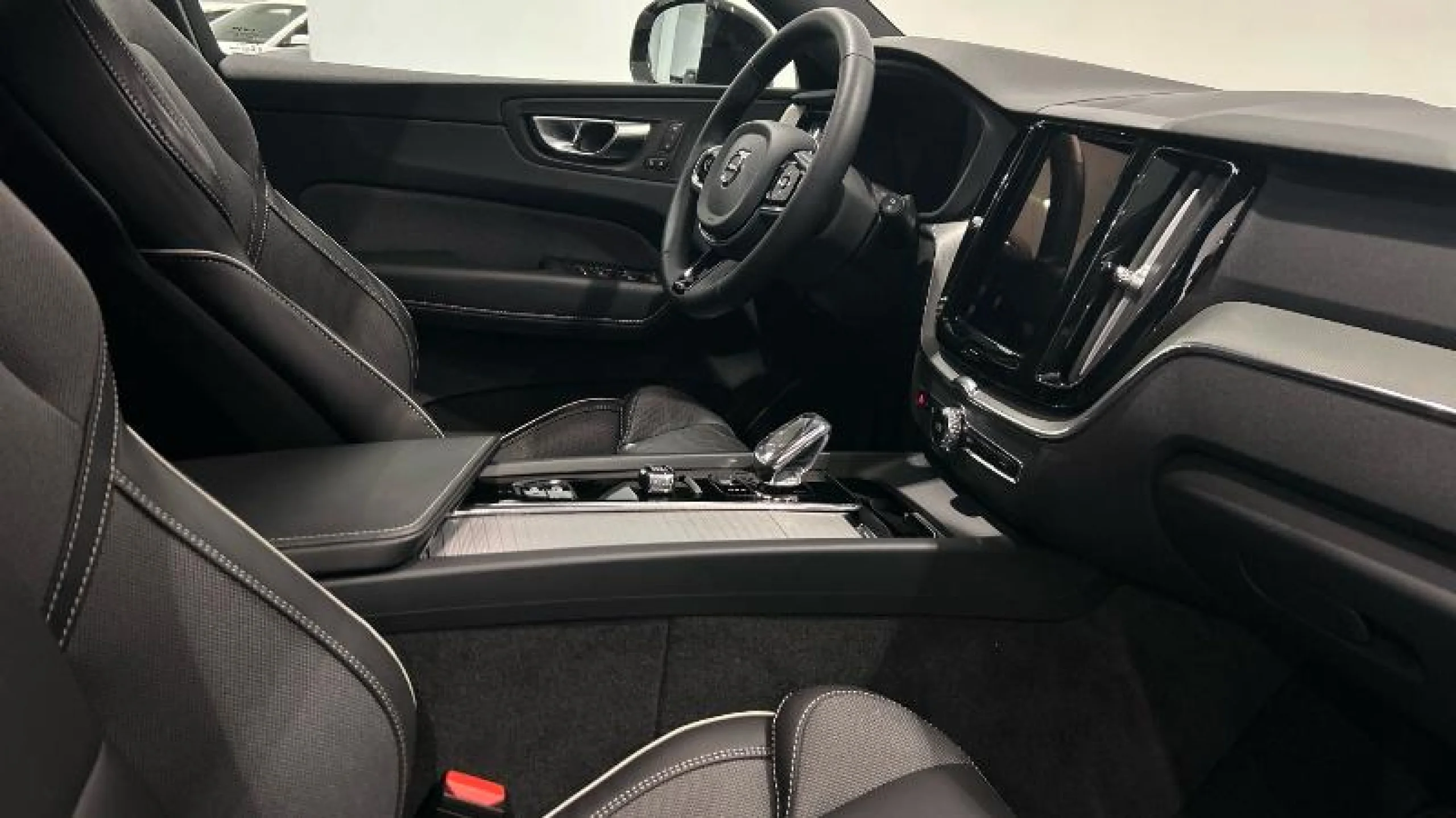 VOLVO XC60 2.0 B4 D PLUS DARK AUTO - Foto 8