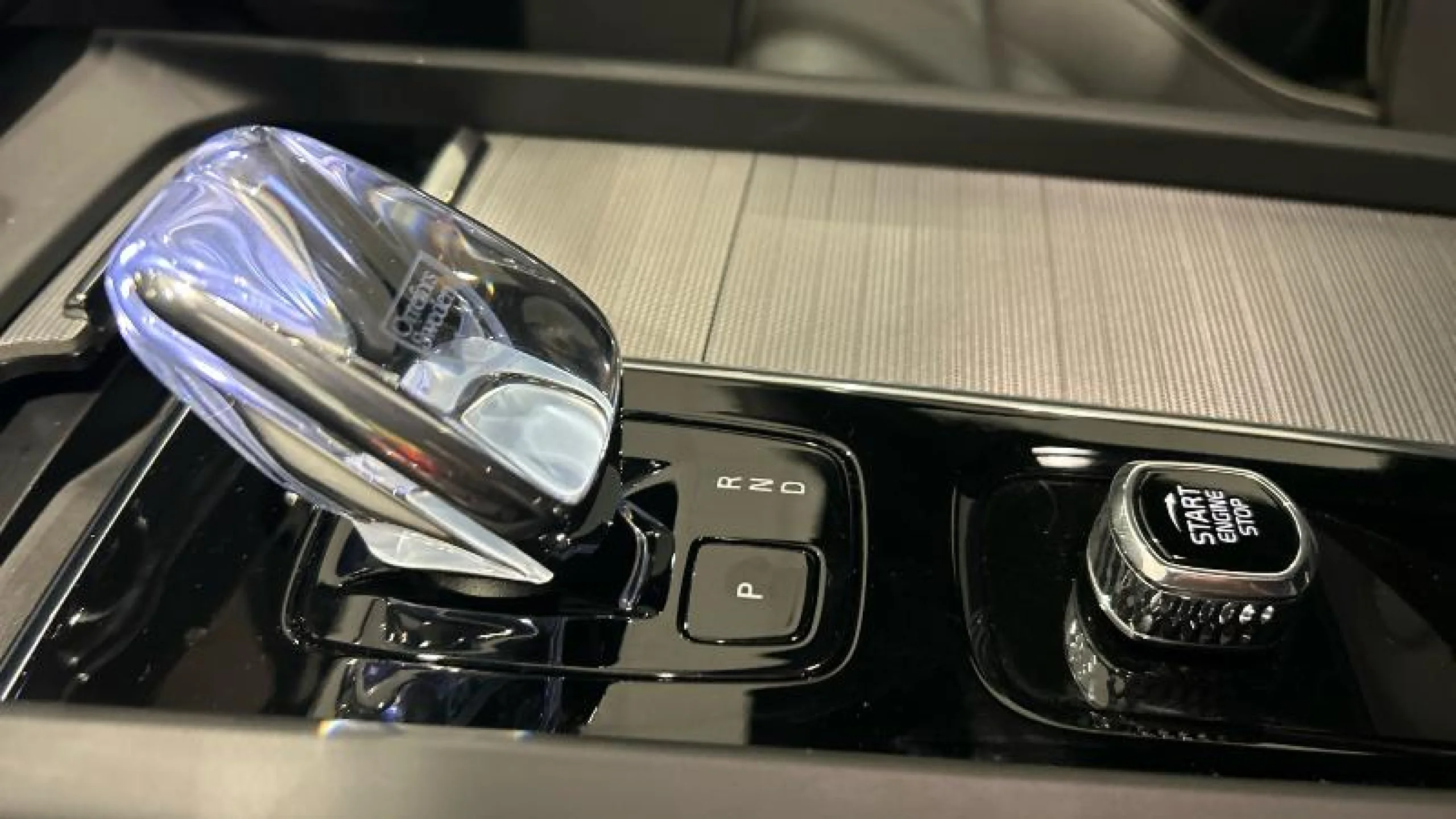 VOLVO XC60 2.0 B4 D PLUS DARK AUTO - Foto 16