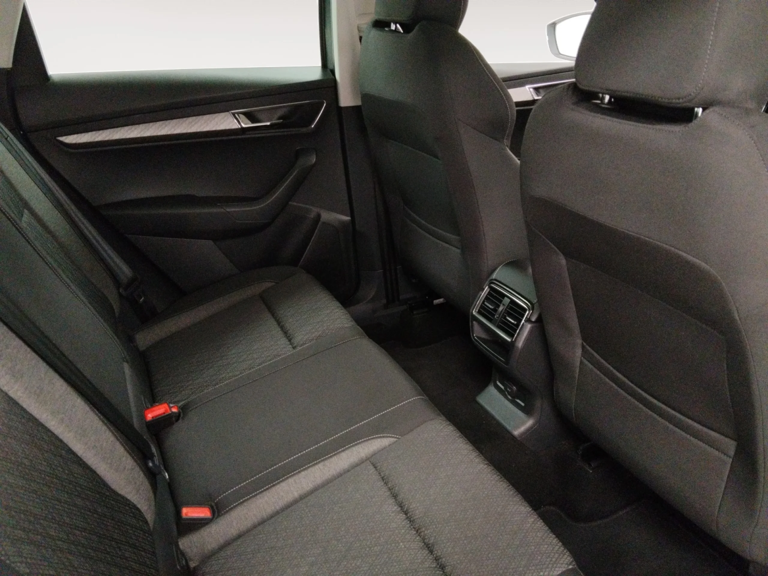 SKODA KAROQ 1.5 TSI 110KW (150CV) DSG ACT STYLE - Foto 6