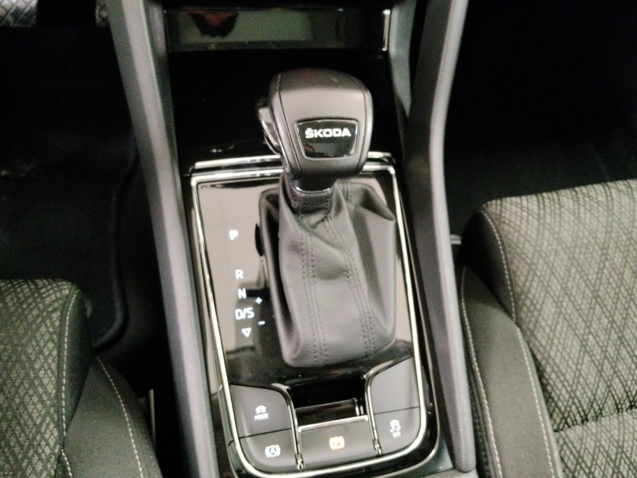 SKODA KAROQ 1.5 TSI 110KW (150CV) DSG ACT STYLE - Foto 17