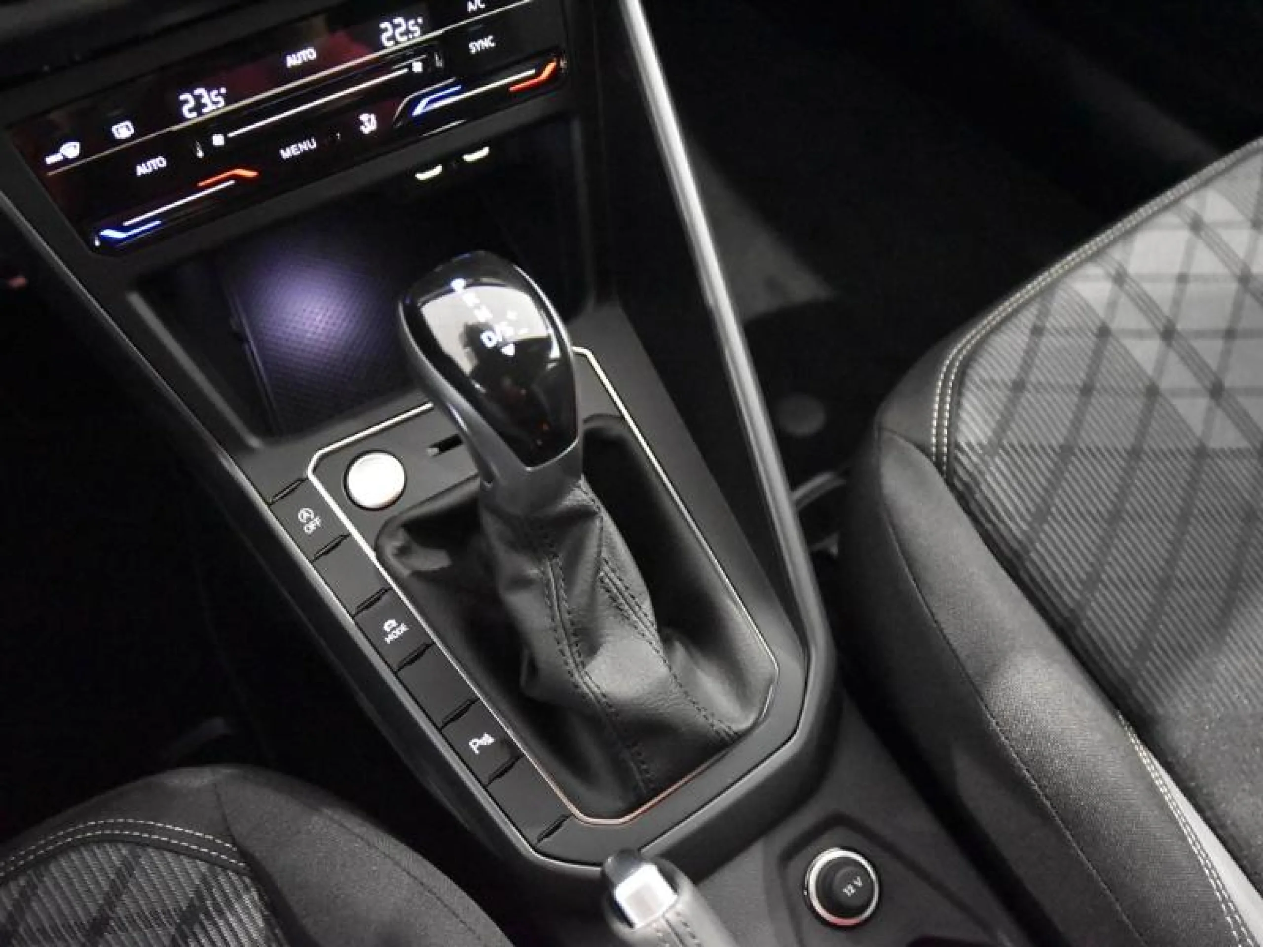 VOLKSWAGEN TAIGO TAIGO R LINE 1.0 TSI 85 KW (115 CV )  AUTOM TICO DSG 7 VEL. - Foto 11