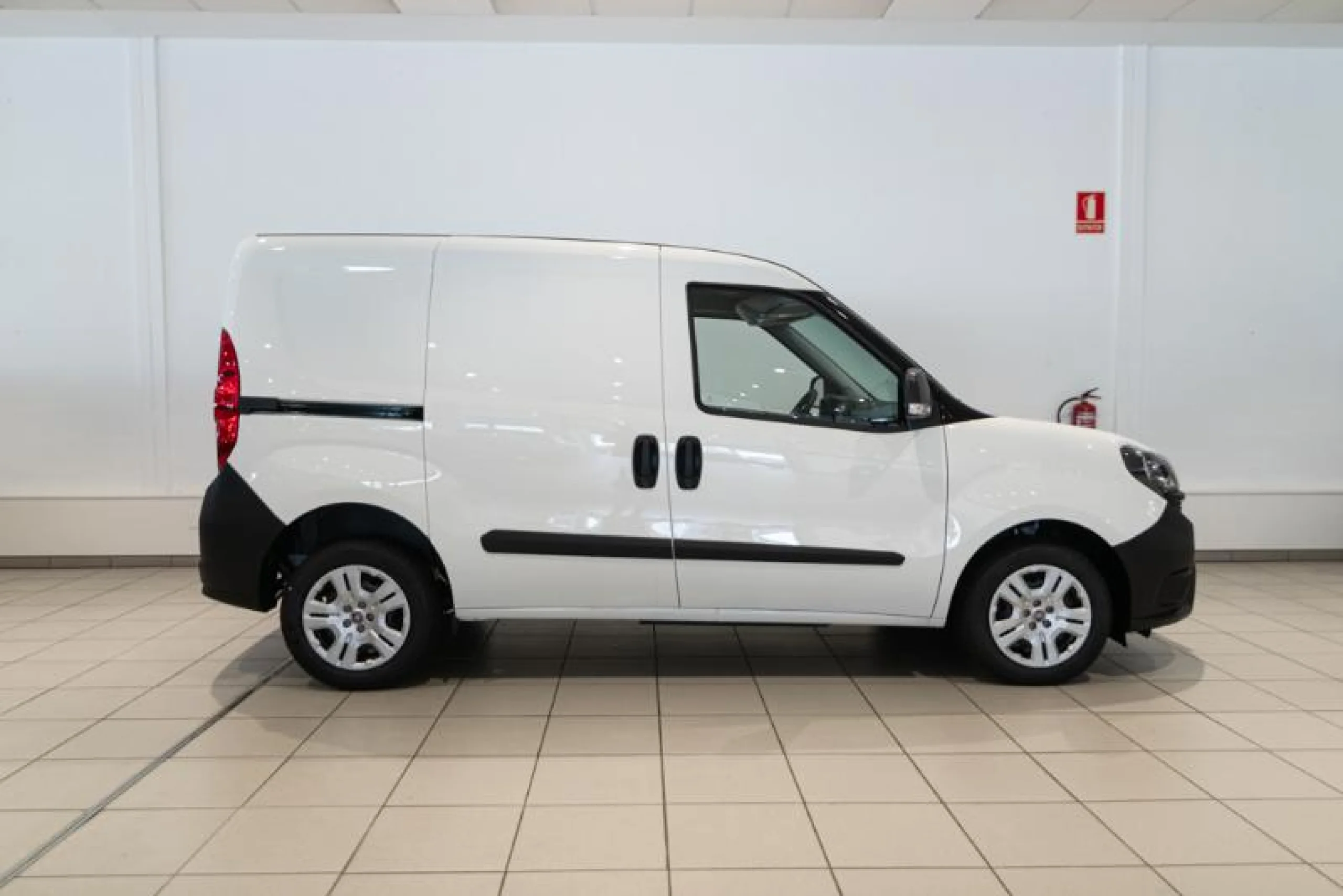 FIAT COMERCIALES DOBLÓ DOBLÒ EURO 6D FINAL CARGO SX 1.6 MJ 90CV TRANSPORTE DE MERCANCÍAS - Foto 3