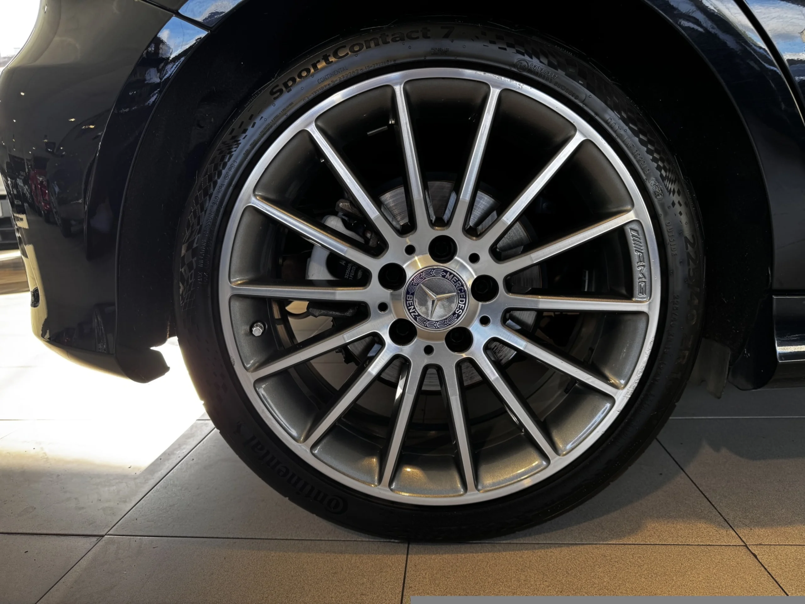 MERCEDES-BENZ CLASE A A 200 D AMG LINE - Foto 4