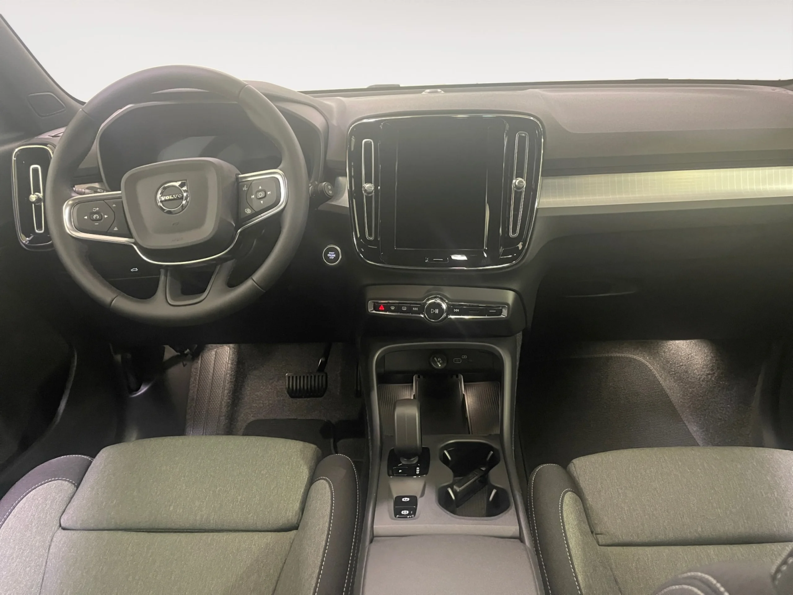 VOLVO XC40 2.0 B3 G CORE AUTO - Foto 4