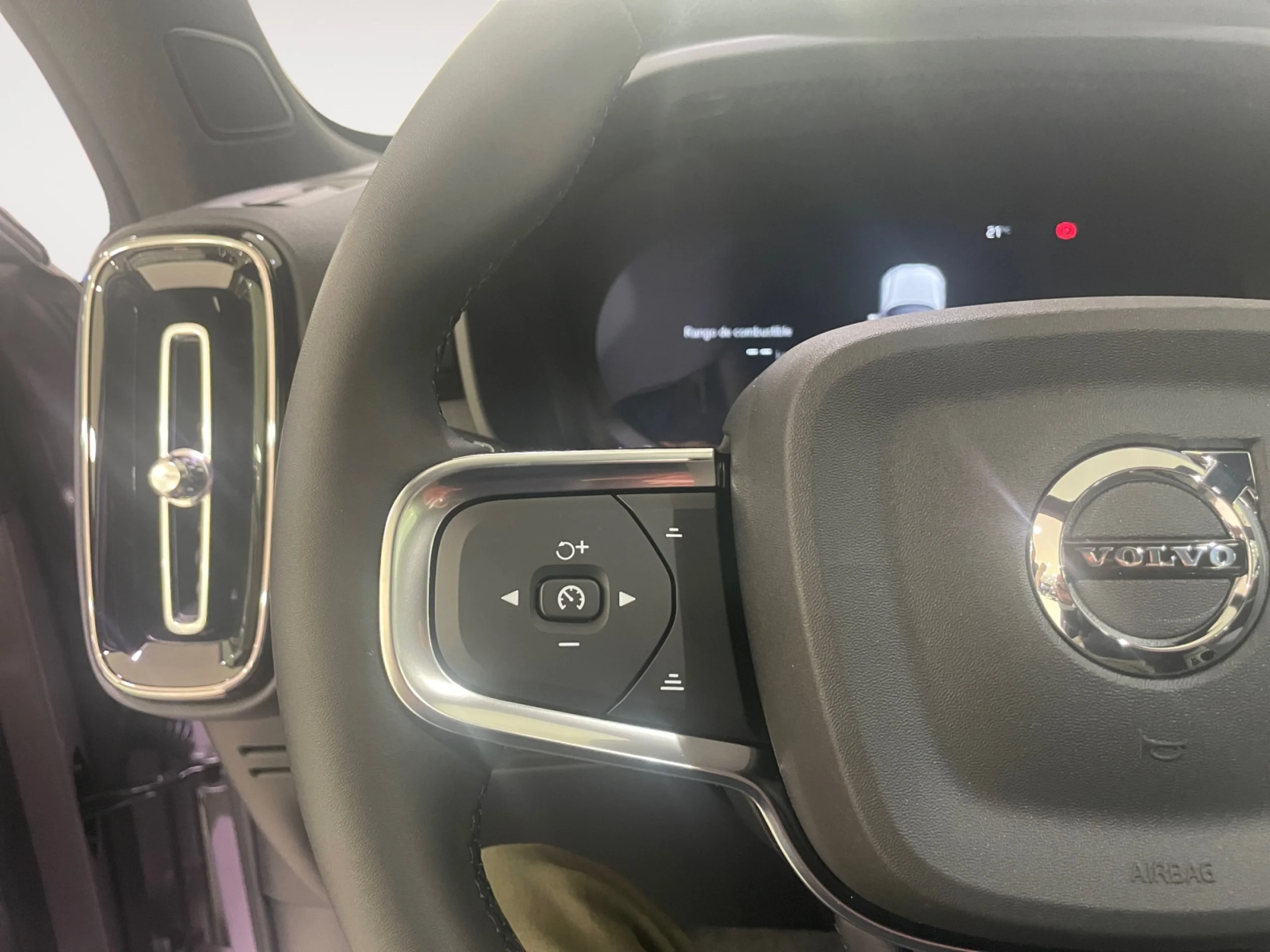 VOLVO XC40 2.0 B3 G CORE AUTO - Foto 12