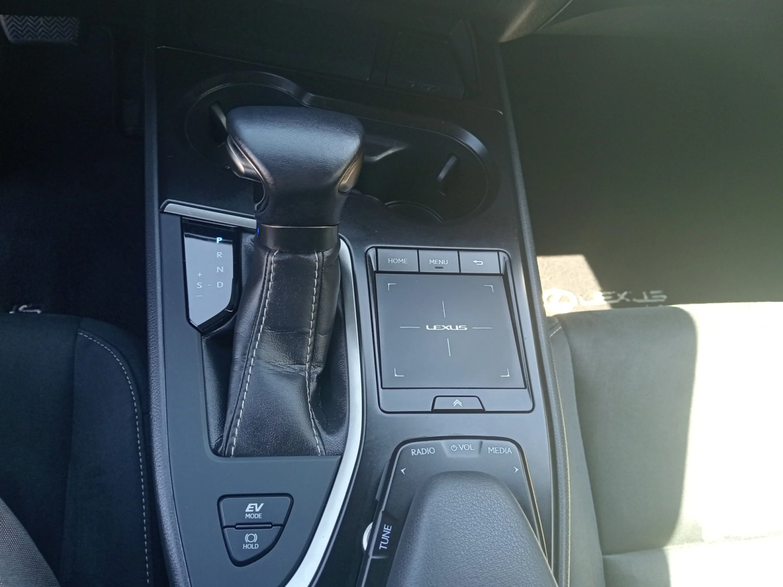 Lexus UX 2.0 250H BUSINESS - Foto 14