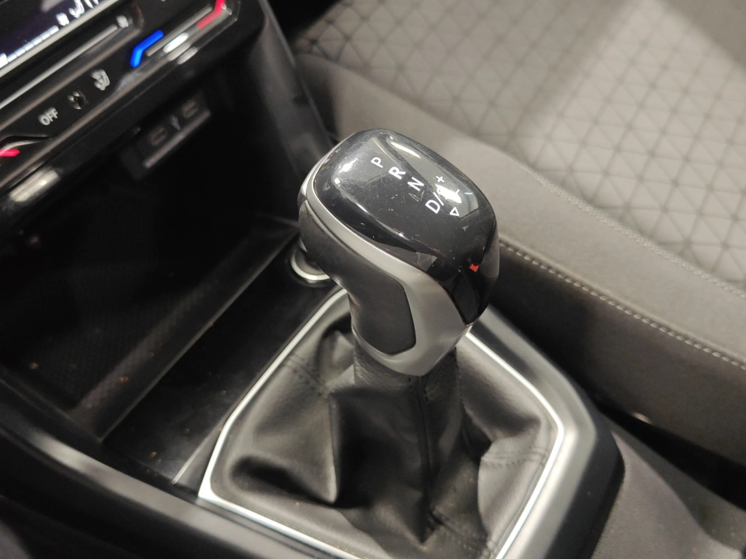 VOLKSWAGEN T CROSS ADVANCE 1.0 TSI 81KW (110CV) DSG - Foto 17