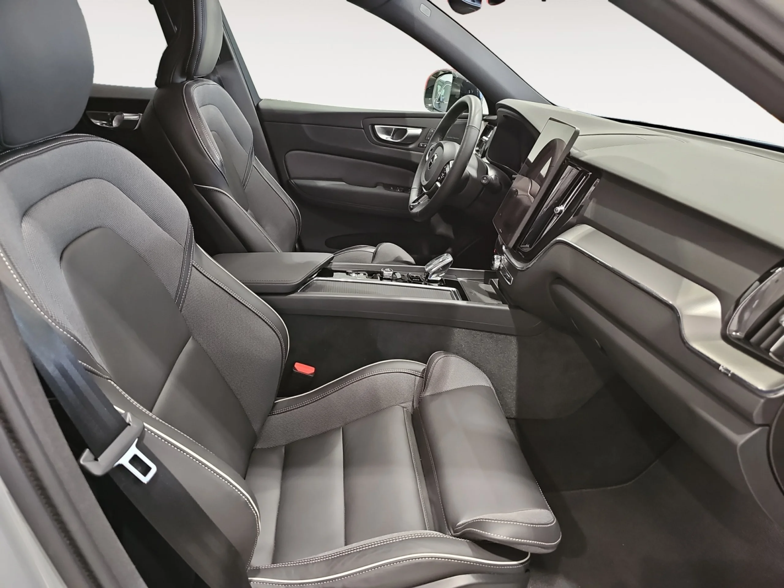 VOLVO XC60 2.0 B5 G MHEV BLACK ED PLUS DARK AT AWD - Foto 5