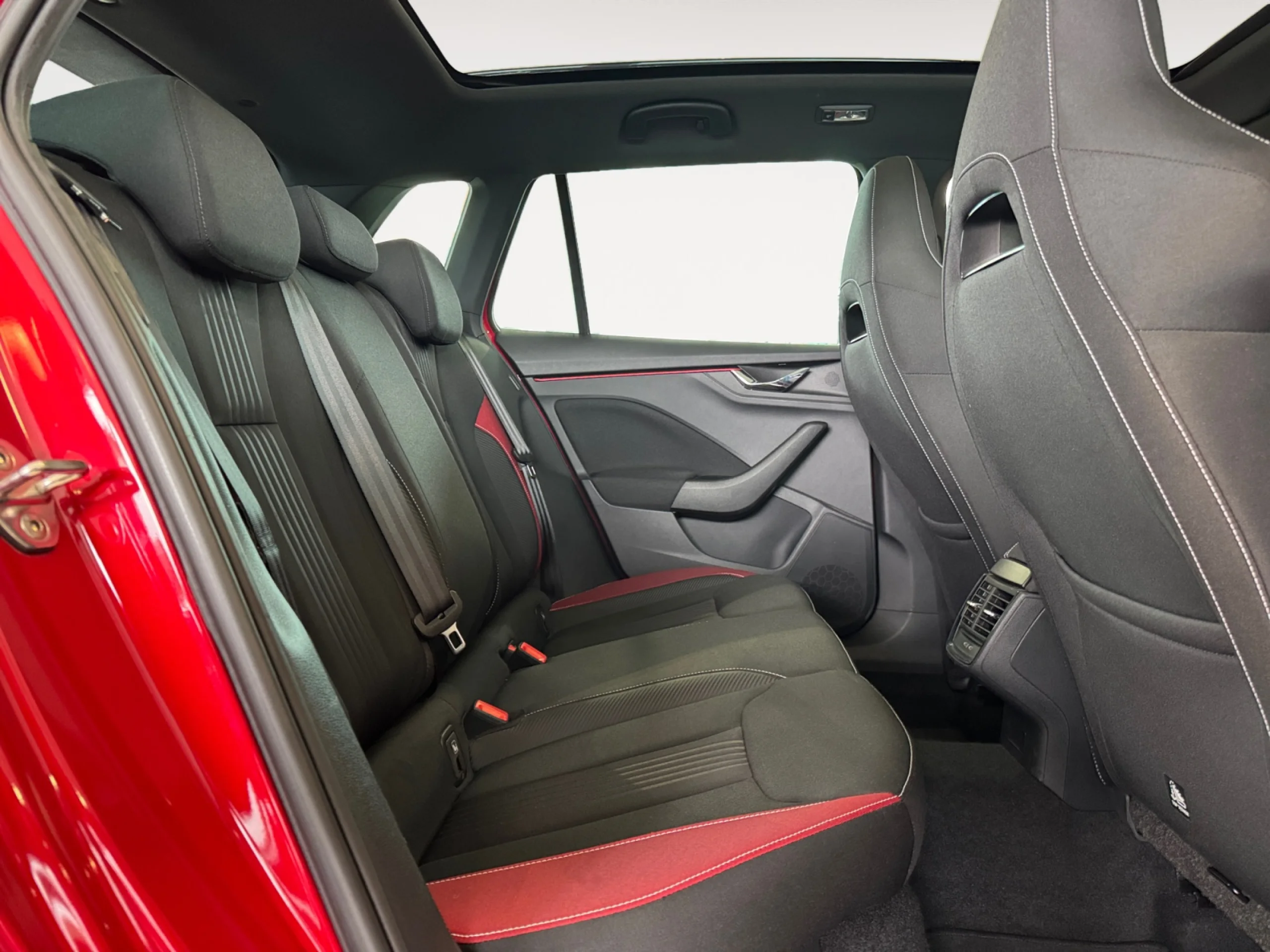 SKODA KAMIQ 1.5 TSI 110KW (150CV) DSG MONTECARLO - Foto 6