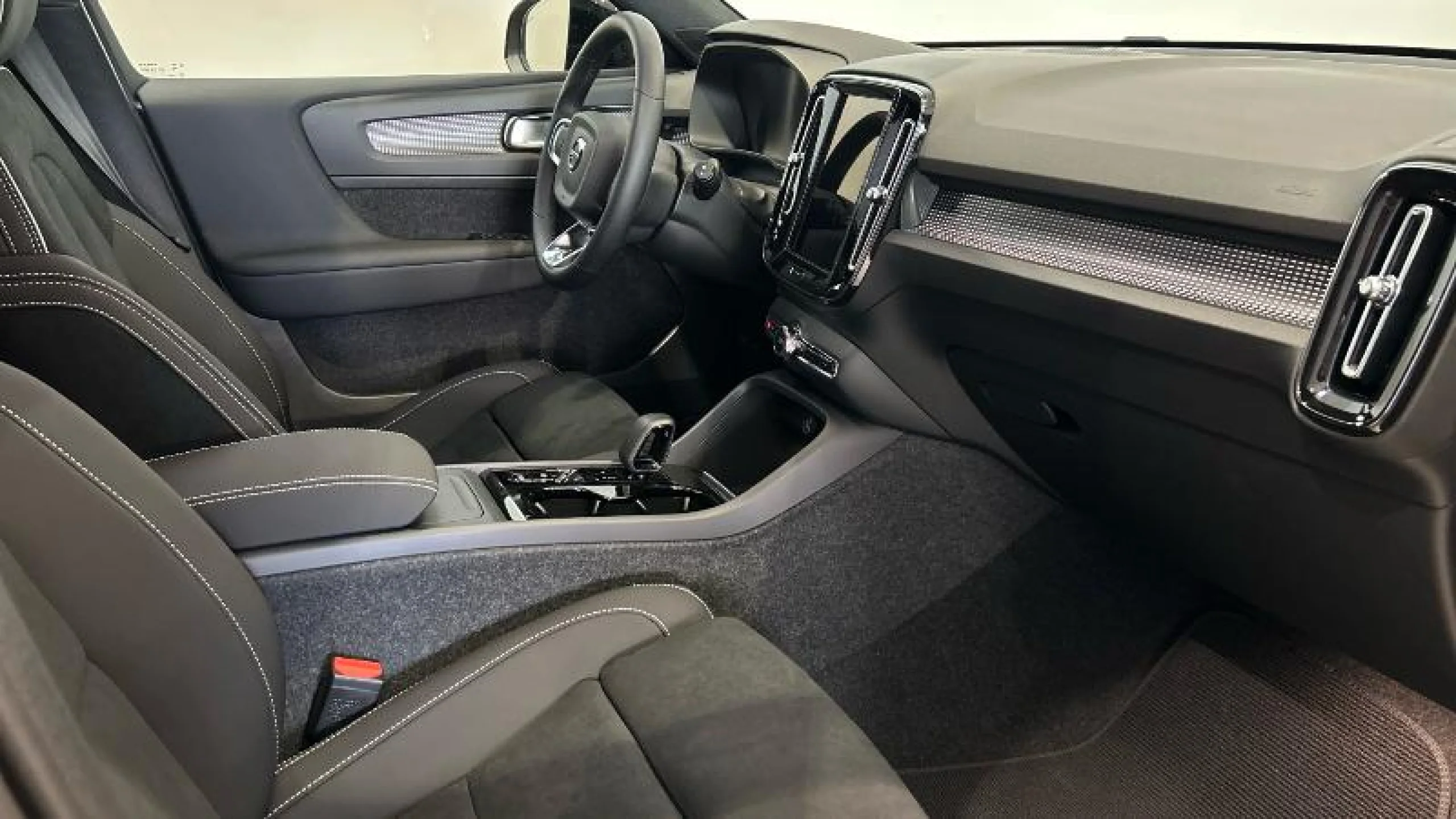 VOLVO XC40 2.0 B3 G PLUS DARK AUTO - Foto 8