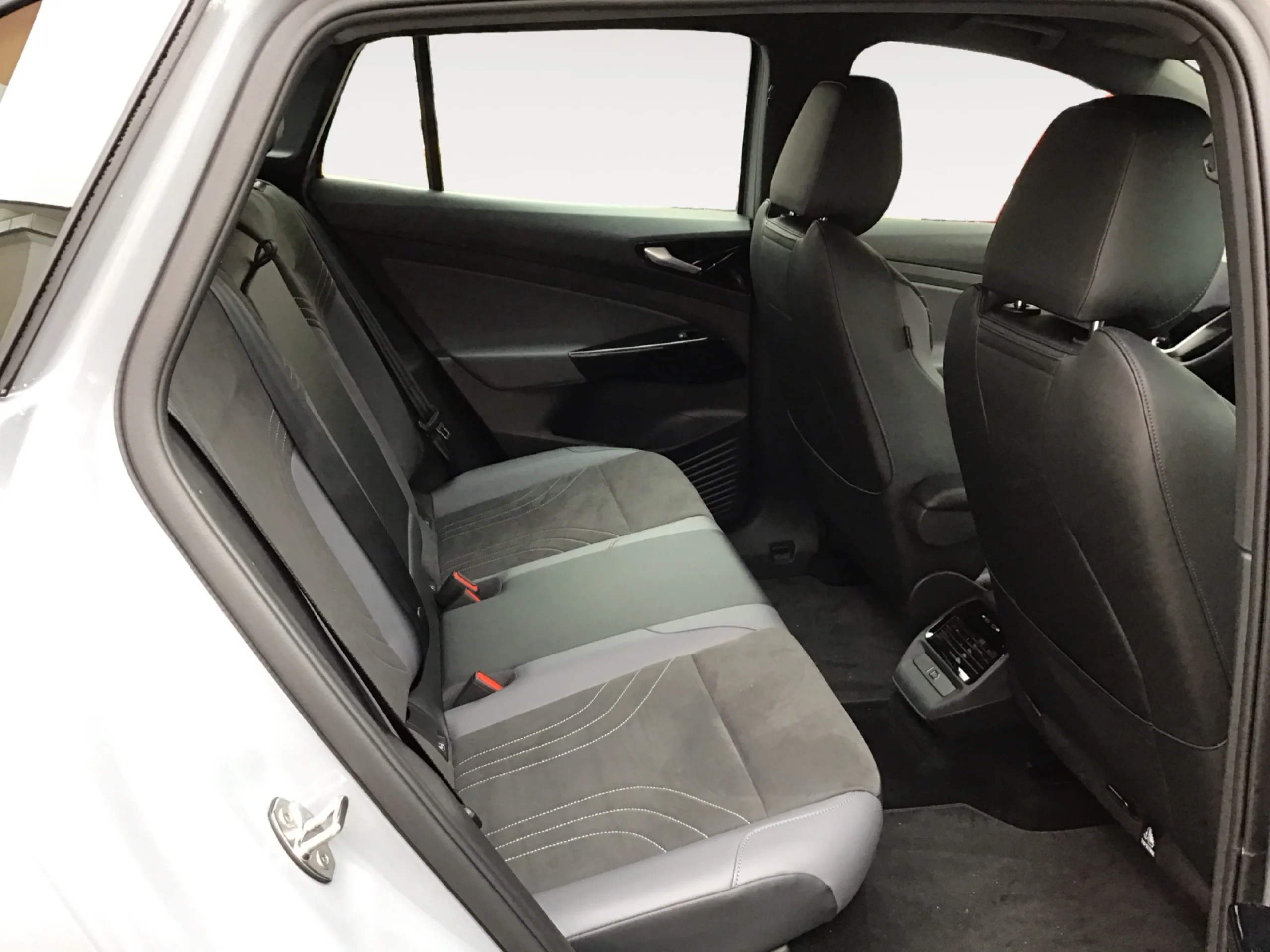 VOLKSWAGEN ID.4 PRO 4MOTION ··MÁS·· 210KW(286CV) 77KWH AUT - Foto 6