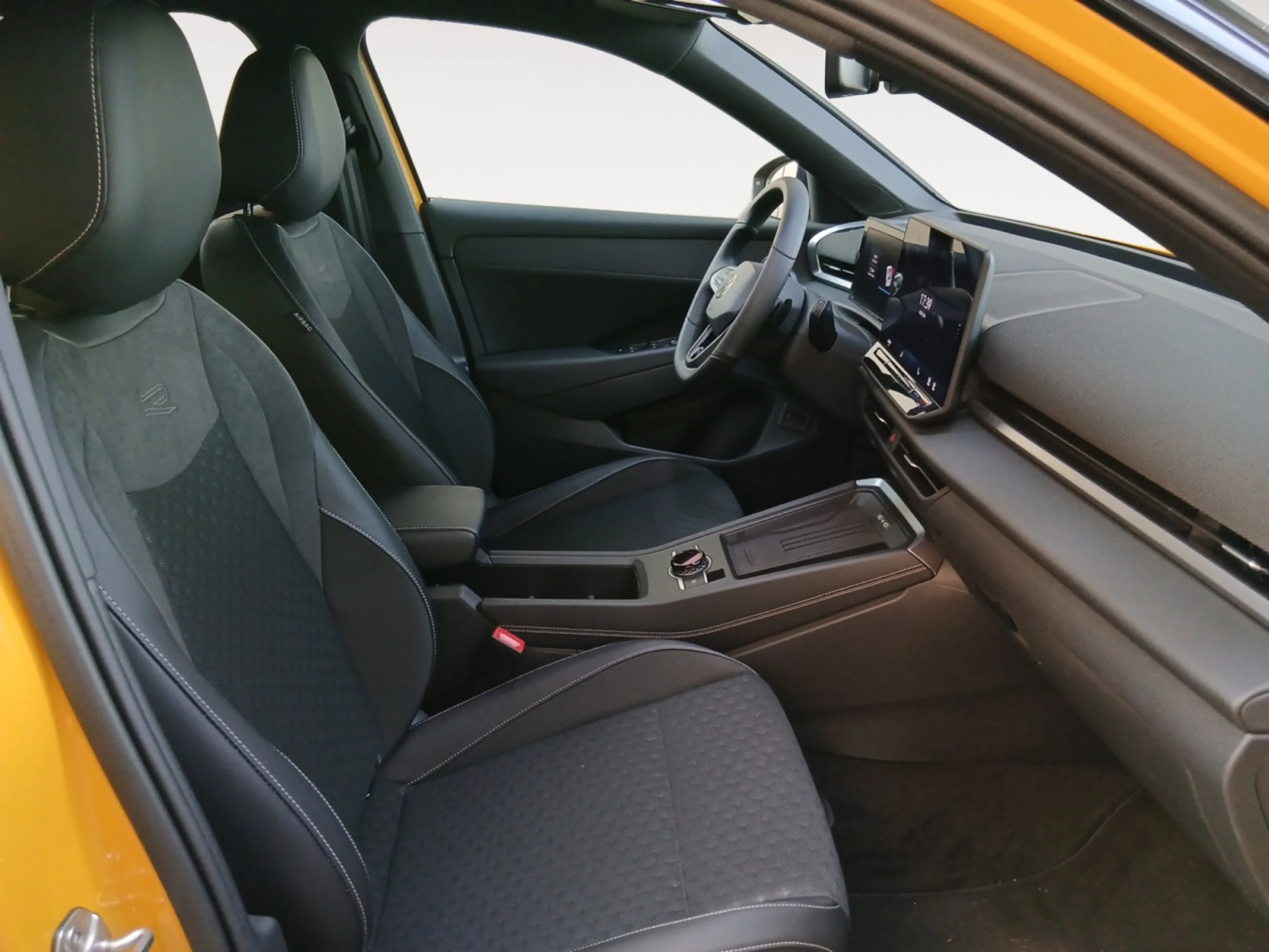 VOLKSWAGEN T ROC T ROC R LINE 1ST EDITION 1.5 ETSI 110 KW (150 CV)  AUTOMÁTICO DSG 7 VEL. - Foto 5