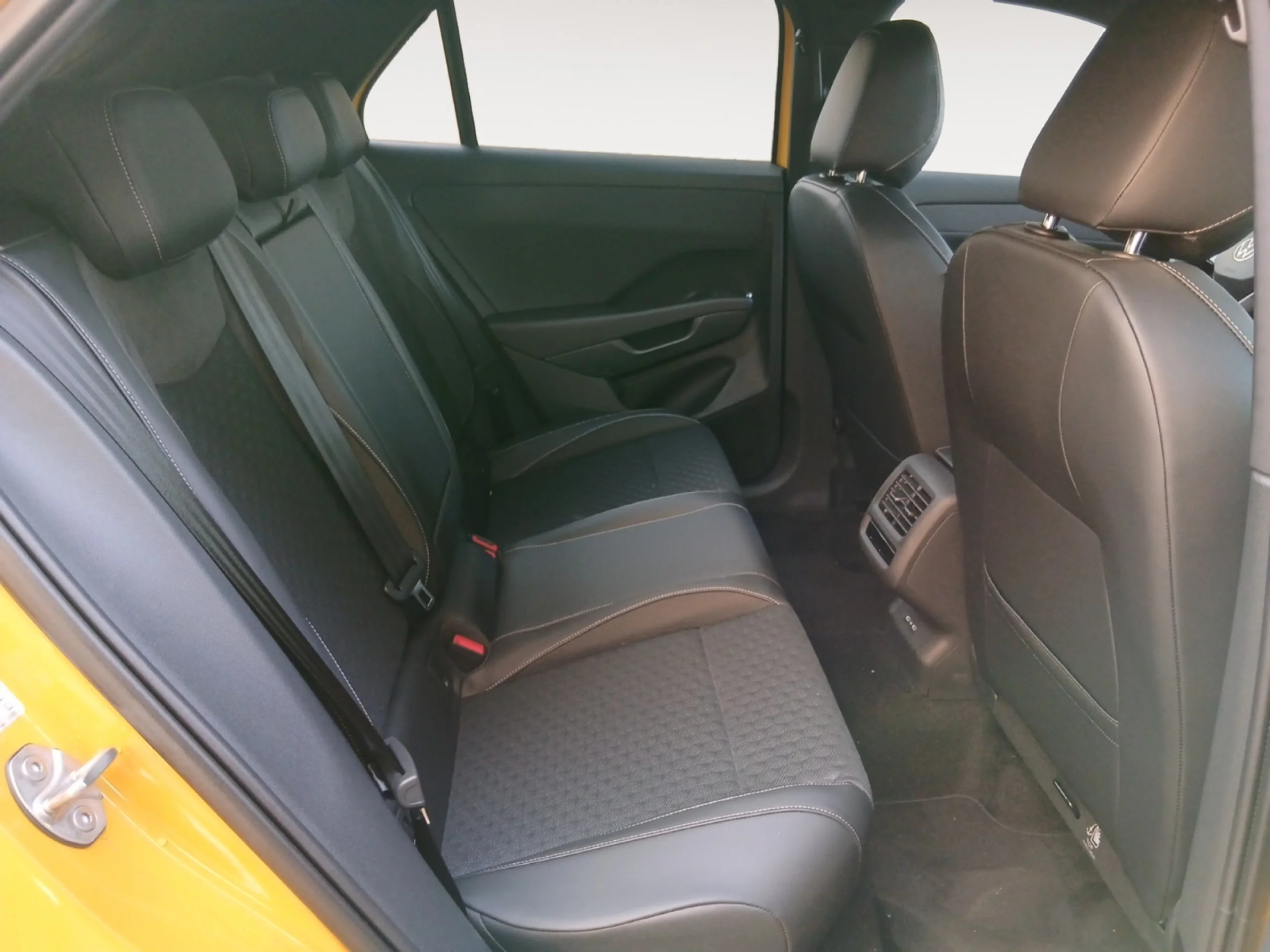 VOLKSWAGEN T ROC T ROC R LINE 1ST EDITION 1.5 ETSI 110 KW (150 CV)  AUTOMÁTICO DSG 7 VEL. - Foto 6