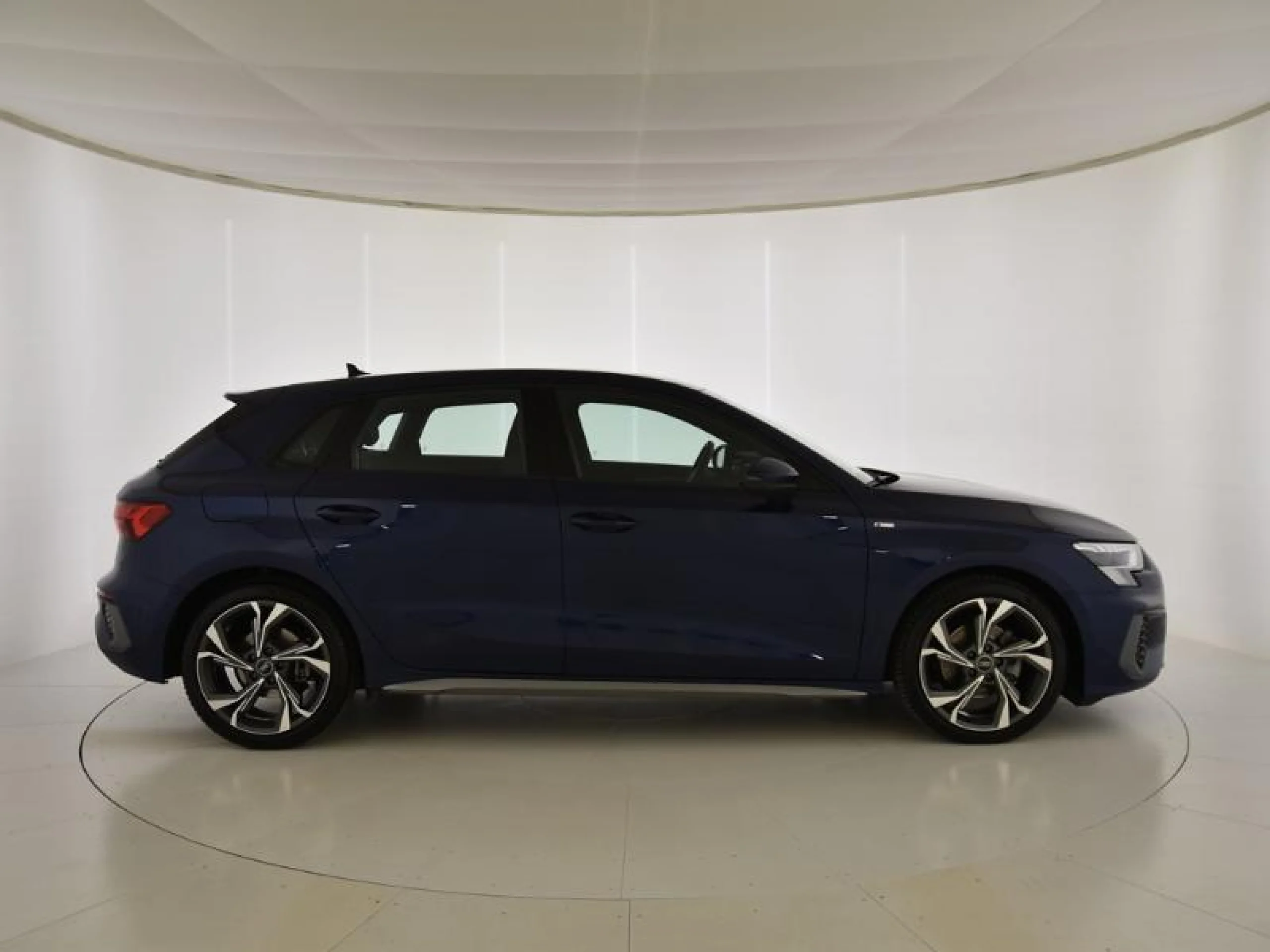 AUDI A3 SPORTBACK GENUINE 35 TDI 110KW S TRONIC - Foto 3