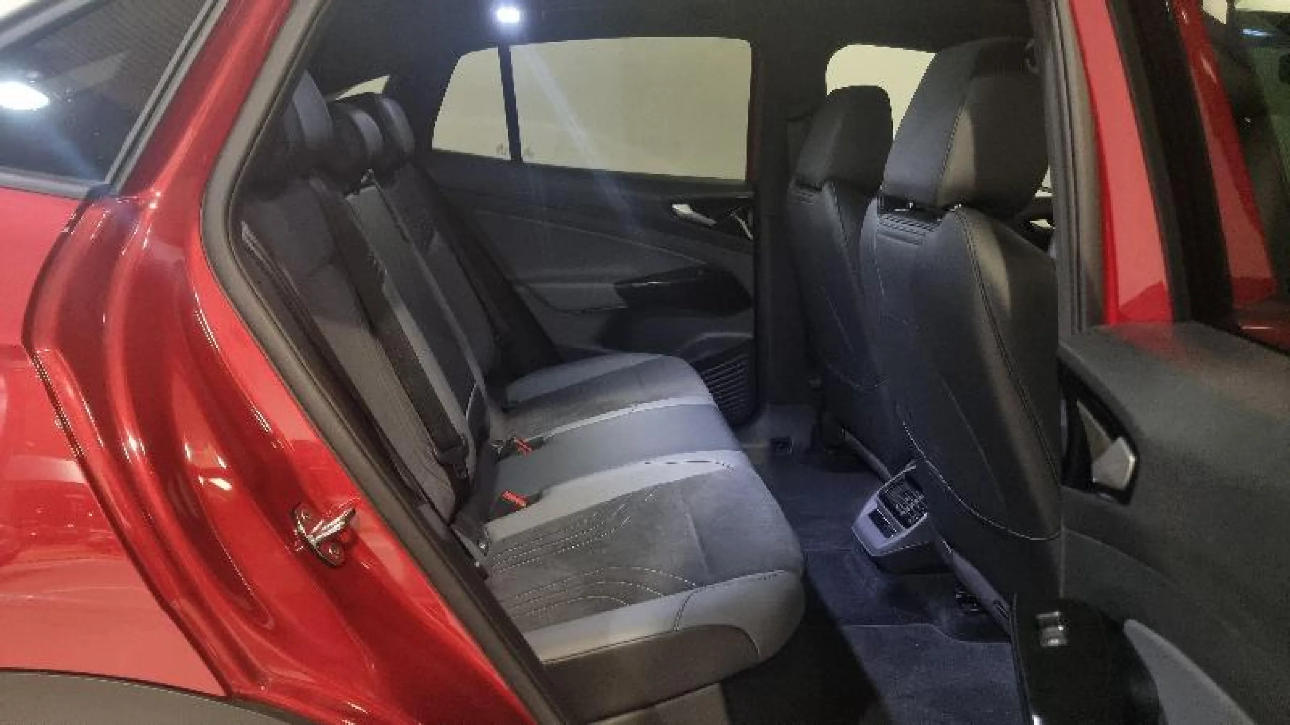 VOLKSWAGEN ID.5 PRO PERFORMANCE   150KW (204CV) - Foto 8