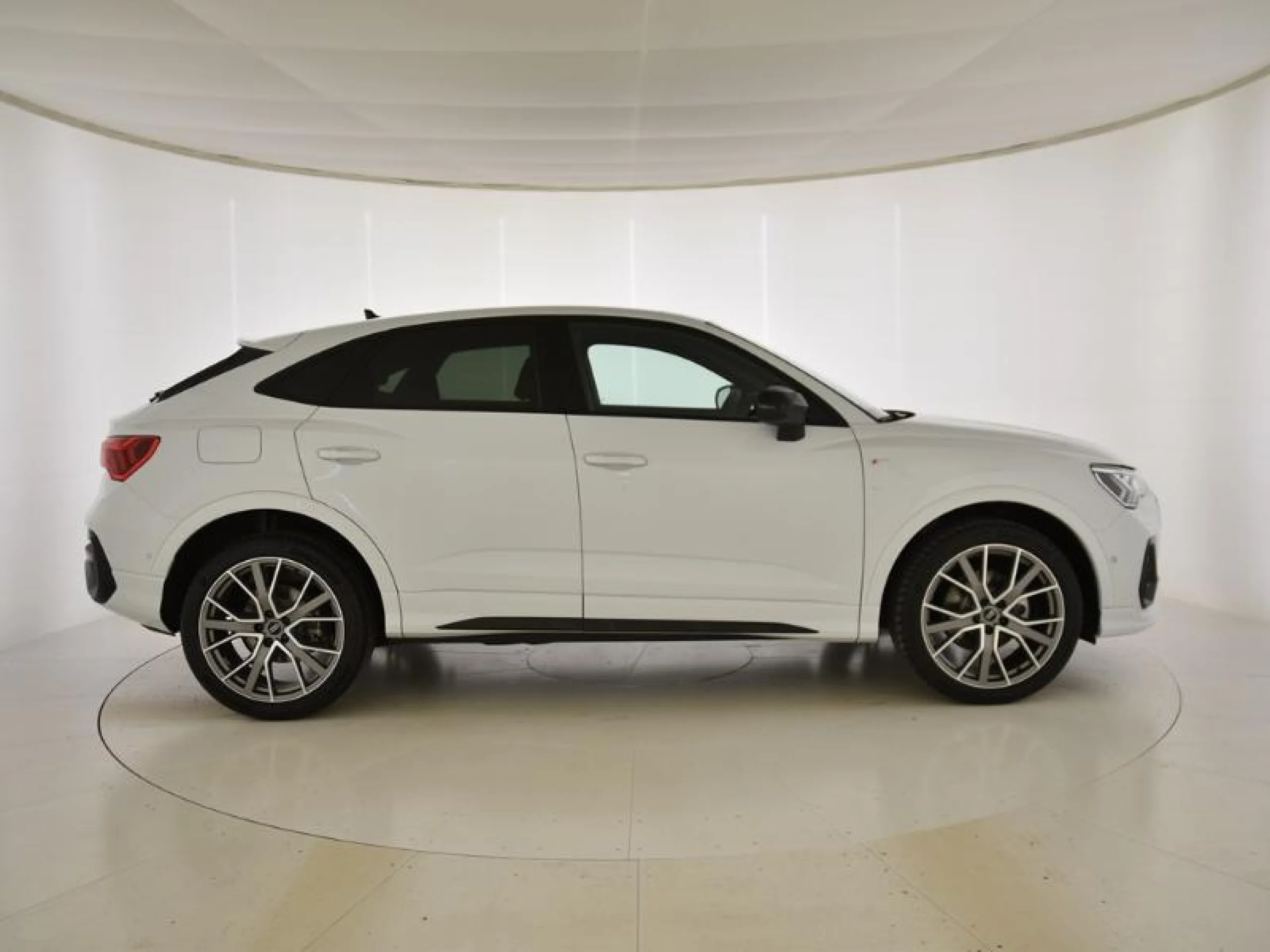 AUDI Q3 SPORTBACK BLACK LINE 35 TDI 110KW (150CV) S TRONIC - Foto 3