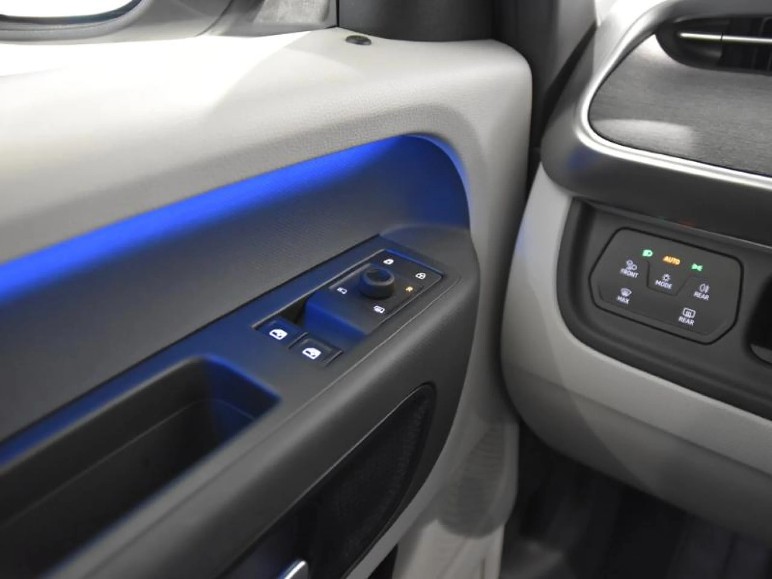 VW COMERCIALES ID. BUZZ ID. BUZZ  PRO 7 ASIENTOS BATALLA LARGA  210 KW (286 CV) 86 KWH AUT 1 VEL. - Foto 18