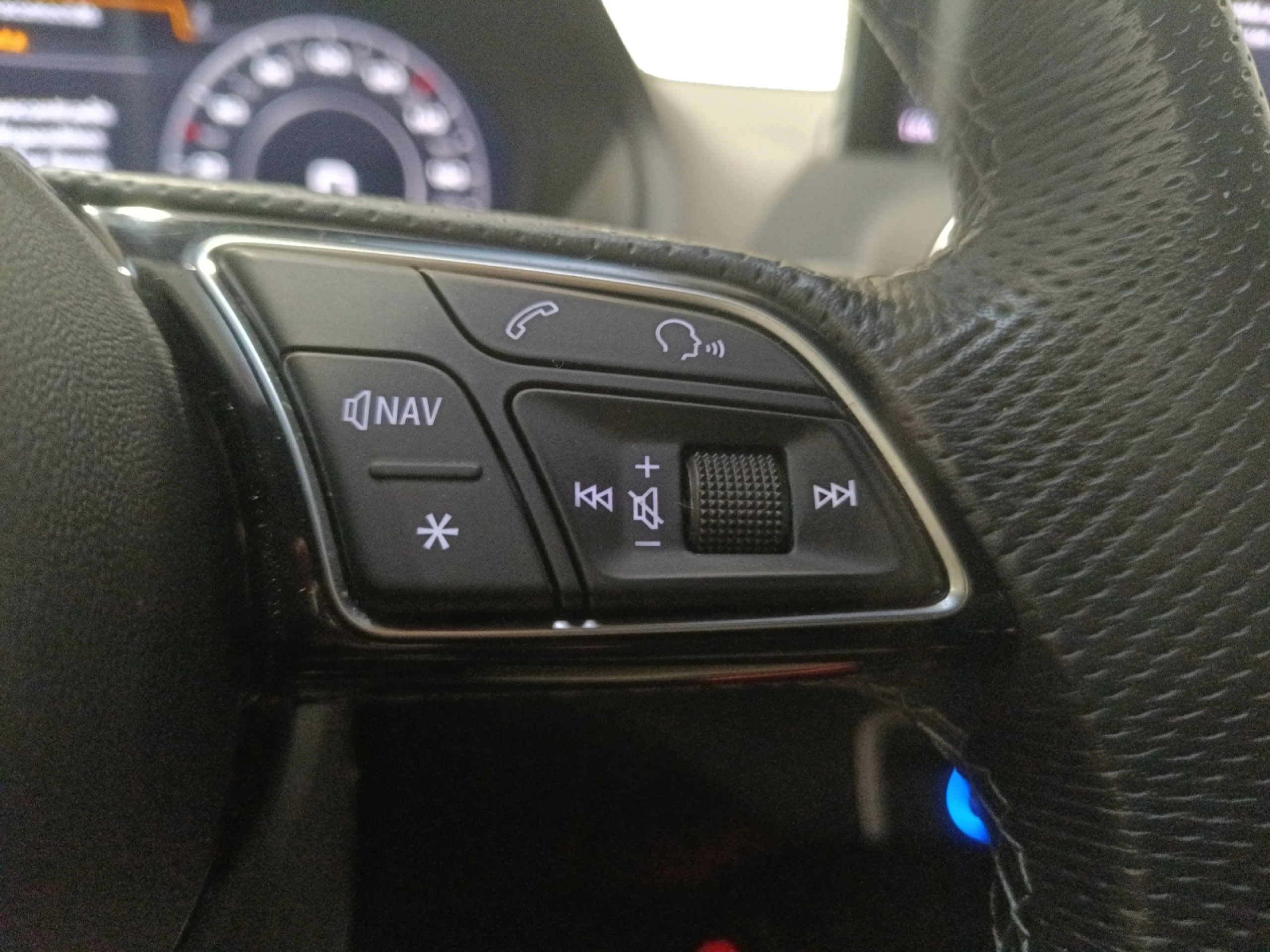 AUDI Q2 BLACK LINE 30 TDI 85KW (116CV) S TRONIC - Foto 6