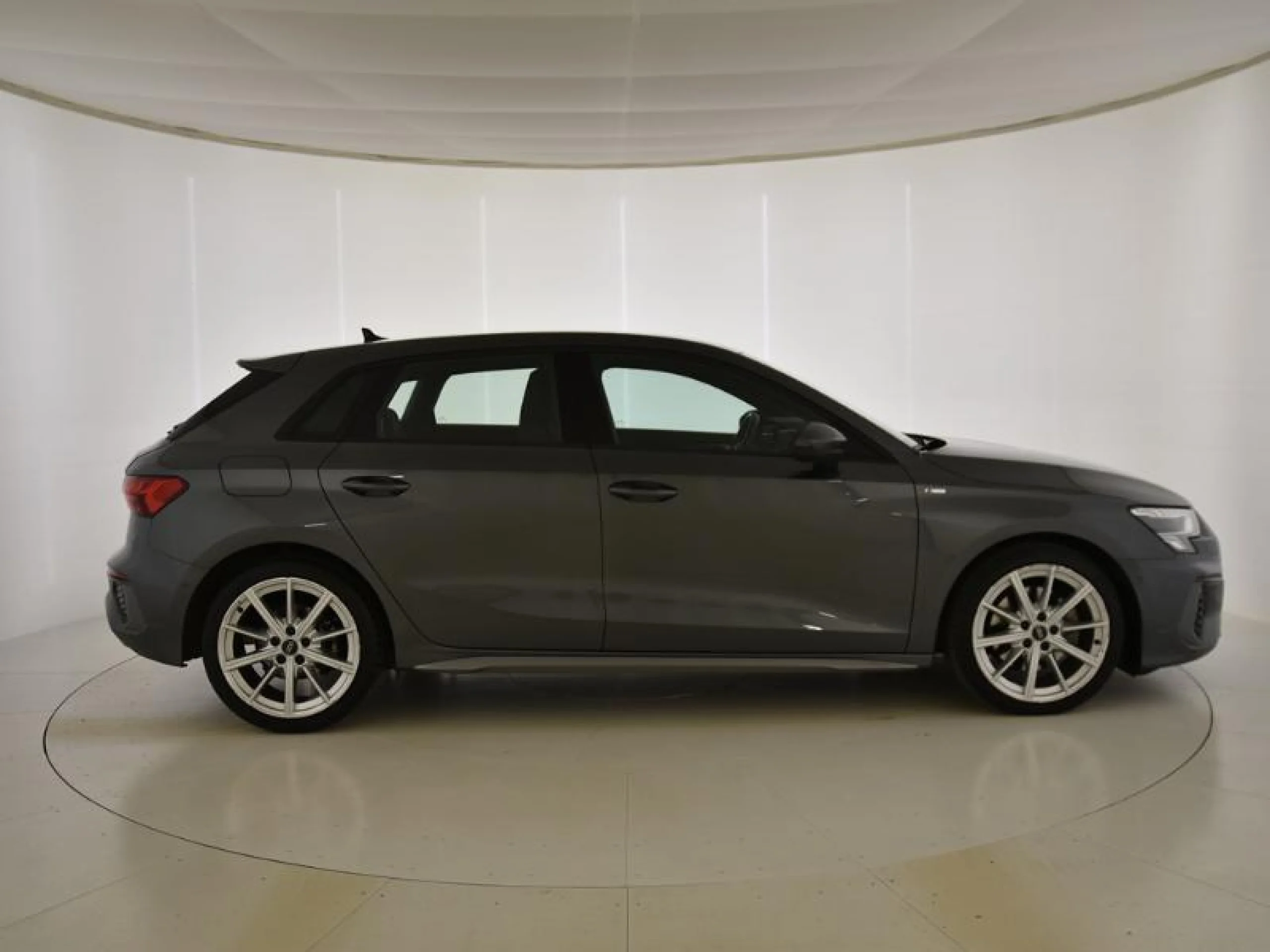 AUDI A3 SPORTBACK BLACK LINE 35 TDI 110KW S TRON - Foto 3