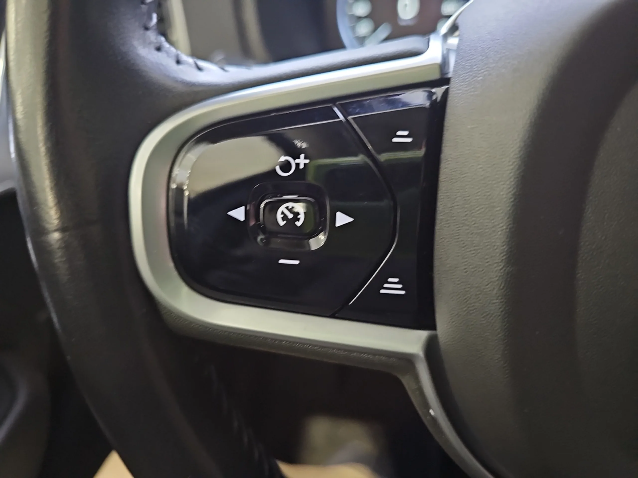 VOLVO XC90 2.0 D5 AWD MOMENTUM AUTO - Foto 12