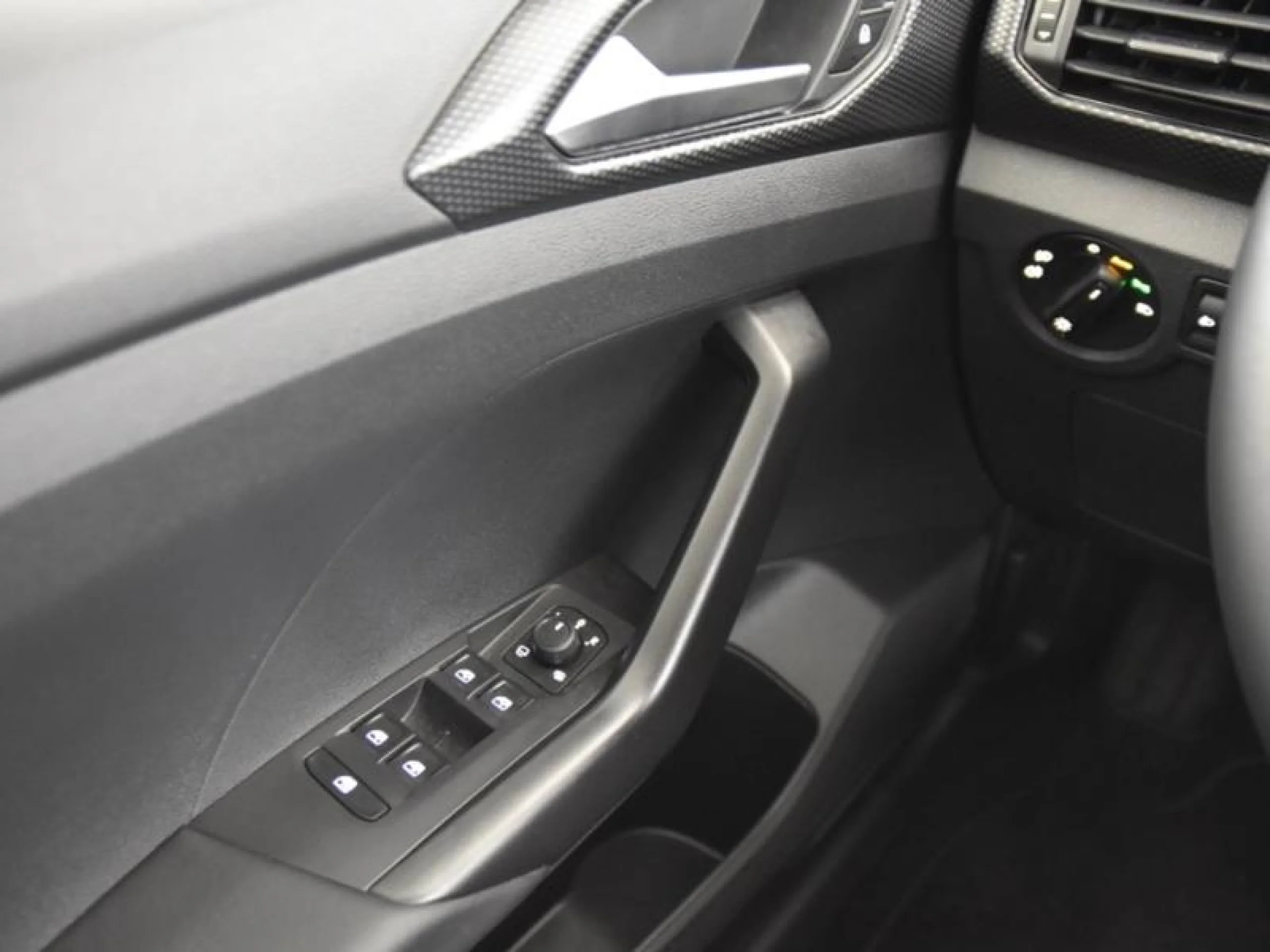 VOLKSWAGEN T CROSS ADVANCE 1.0 TSI 70KW (95CV) - Foto 15