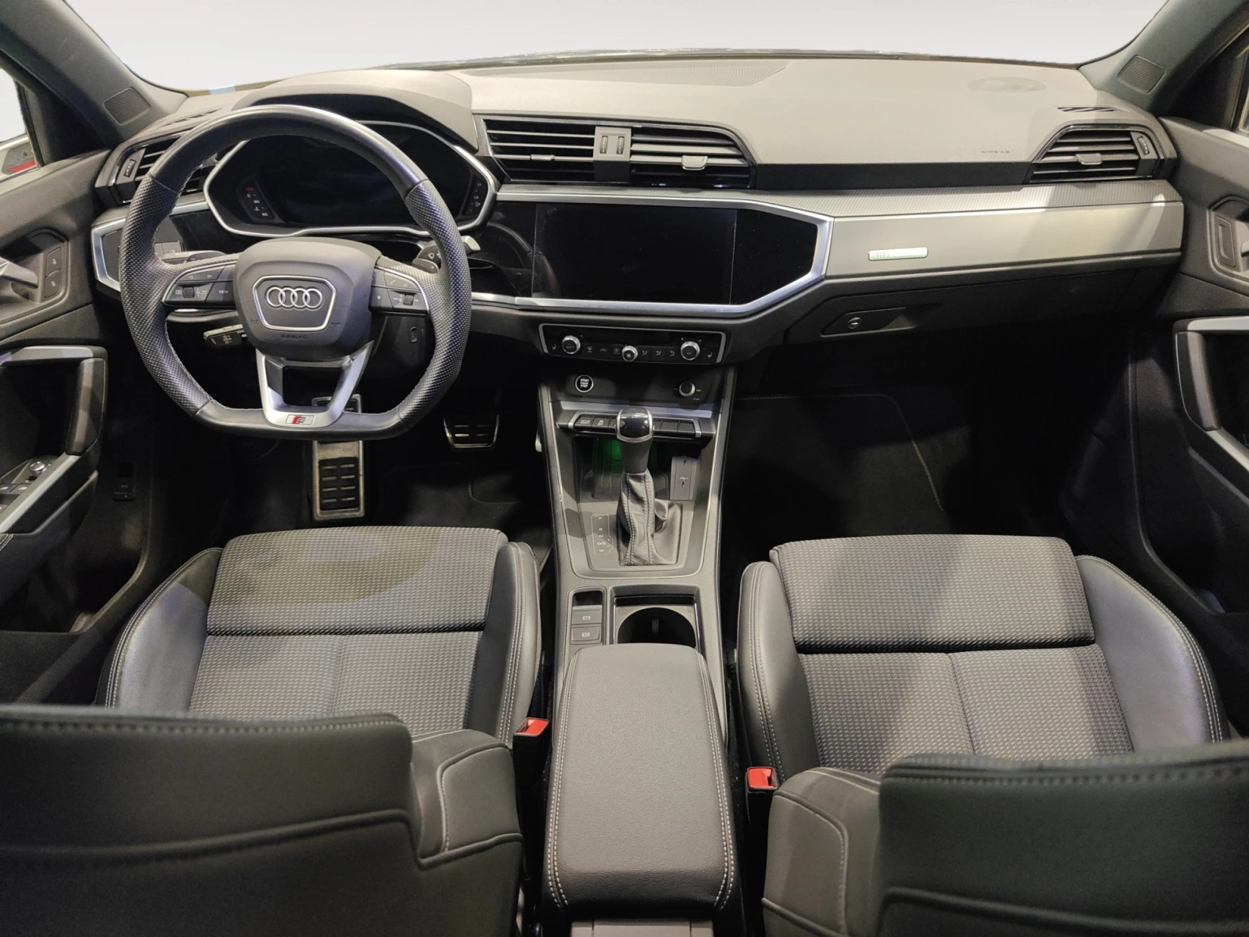 AUDI Q3 BLACK LINE 35 TFSI 110KW (150CV) S TRON - Foto 4