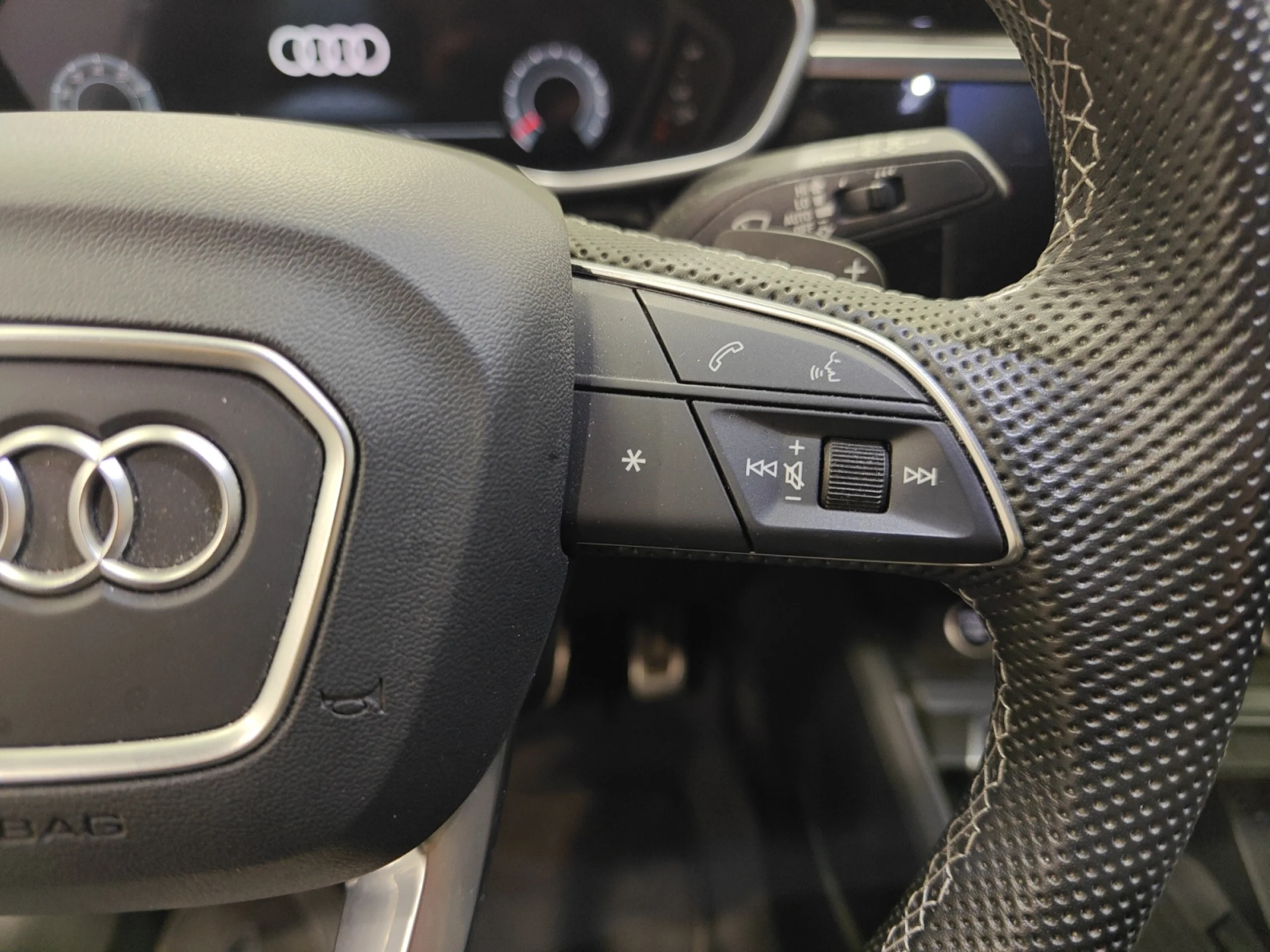 AUDI Q3 BLACK LINE 35 TFSI 110KW (150CV) S TRON - Foto 10