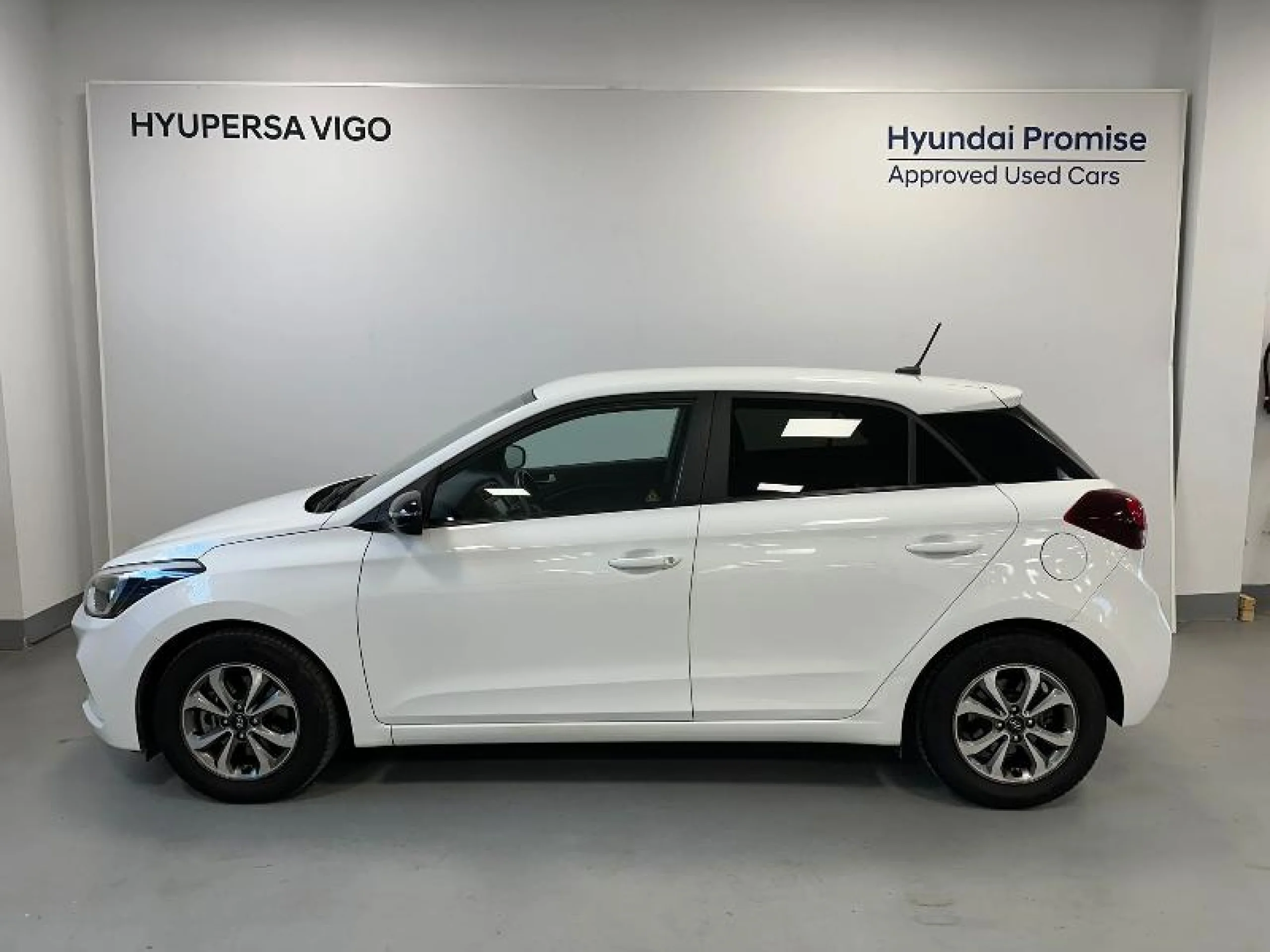 HYUNDAI I20 1.0 TGDI 74KW (100CV) TECNO DCT - Foto 2