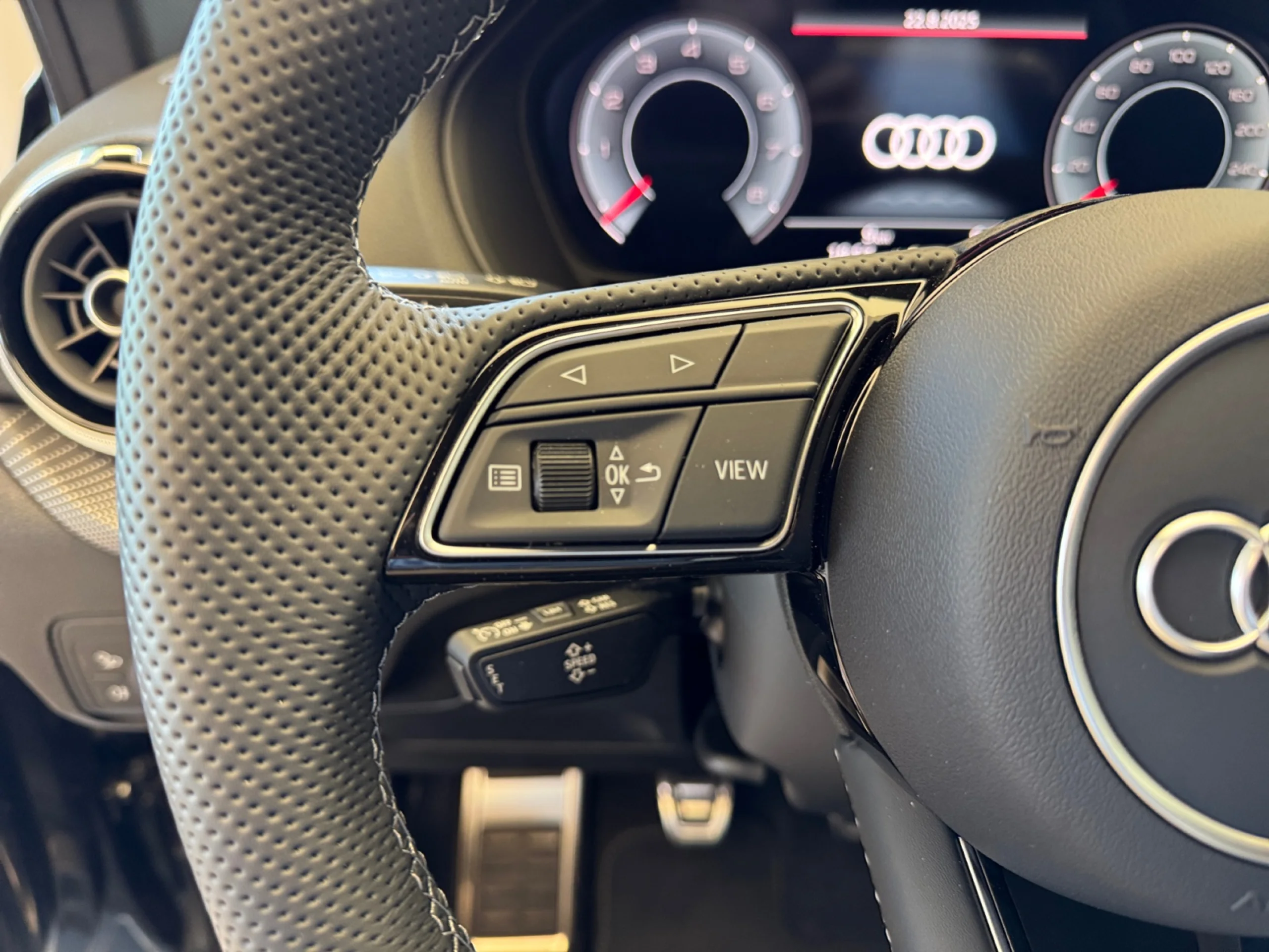 AUDI Q2 ADRENALIN EDITION 35 TFSI 110KW (150CV) - Foto 14