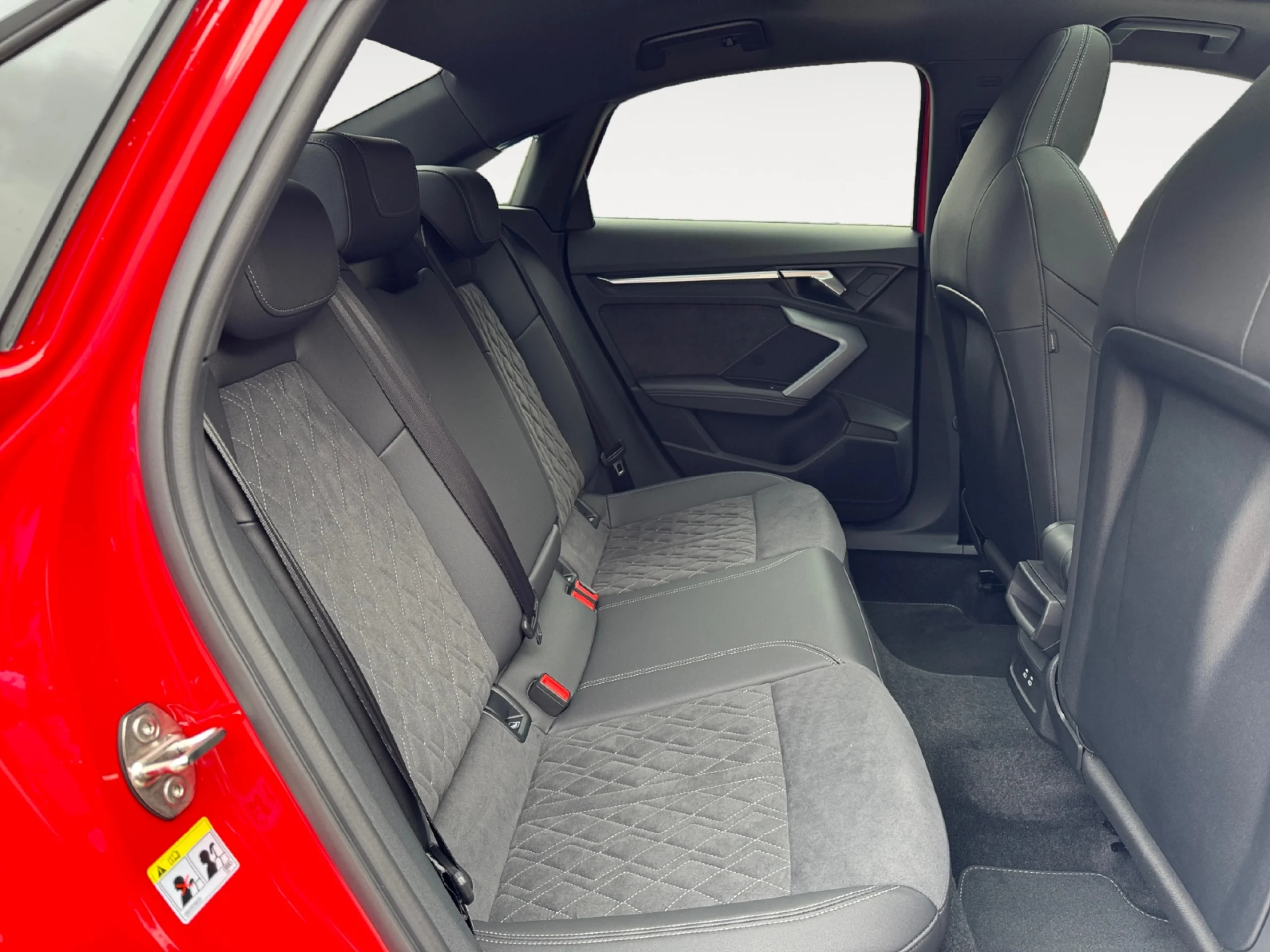 AUDI A3 SEDAN BLACK LINE TDI 110KW S TRONIC - Foto 9